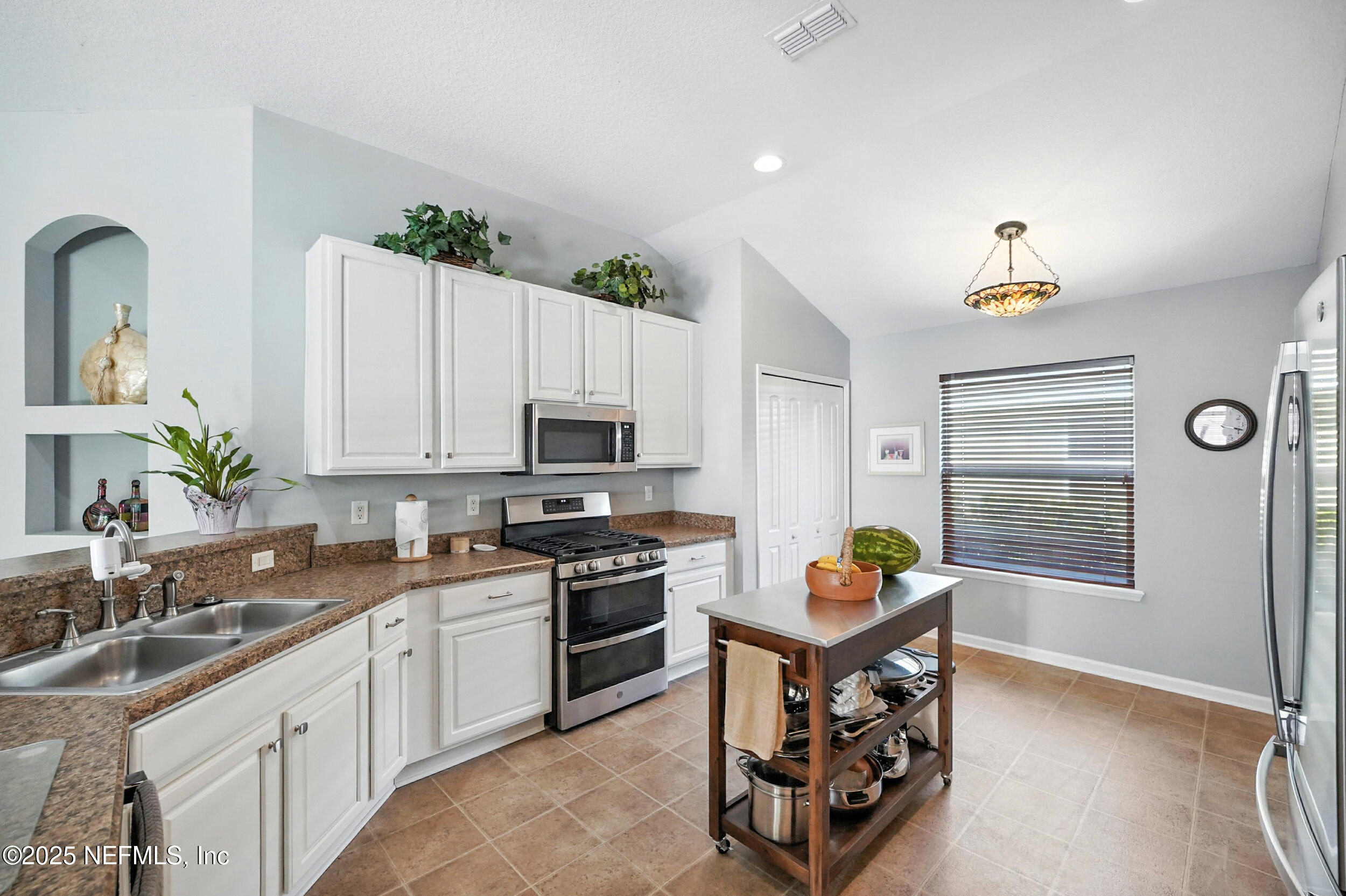 5877 WIND CAVE Lane