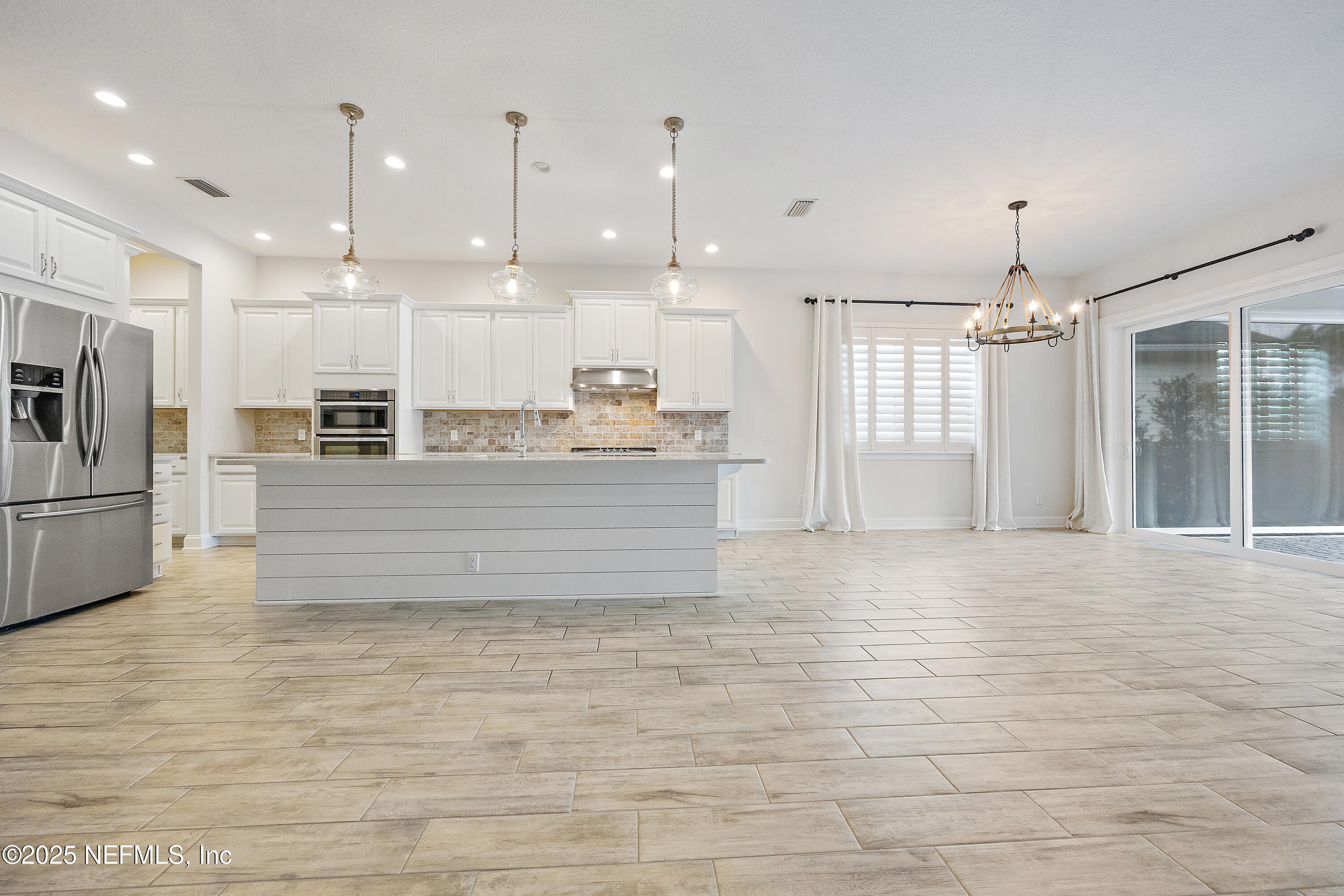 302 FRESHWATER Drive, St. Johns
