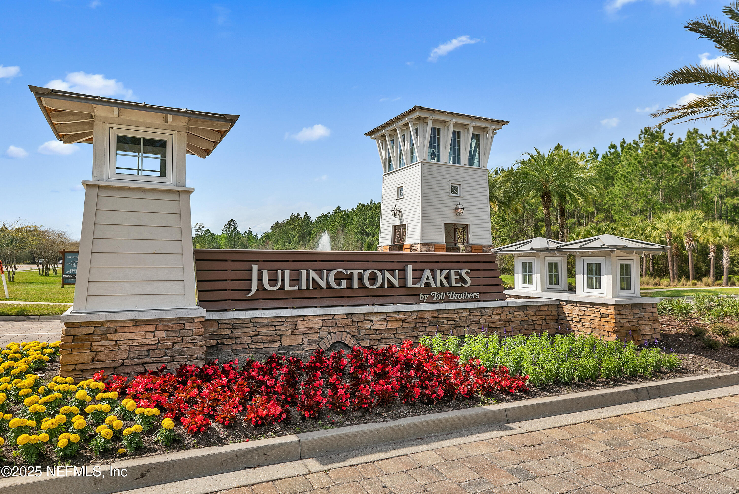 302 FRESHWATER Drive, St. Johns