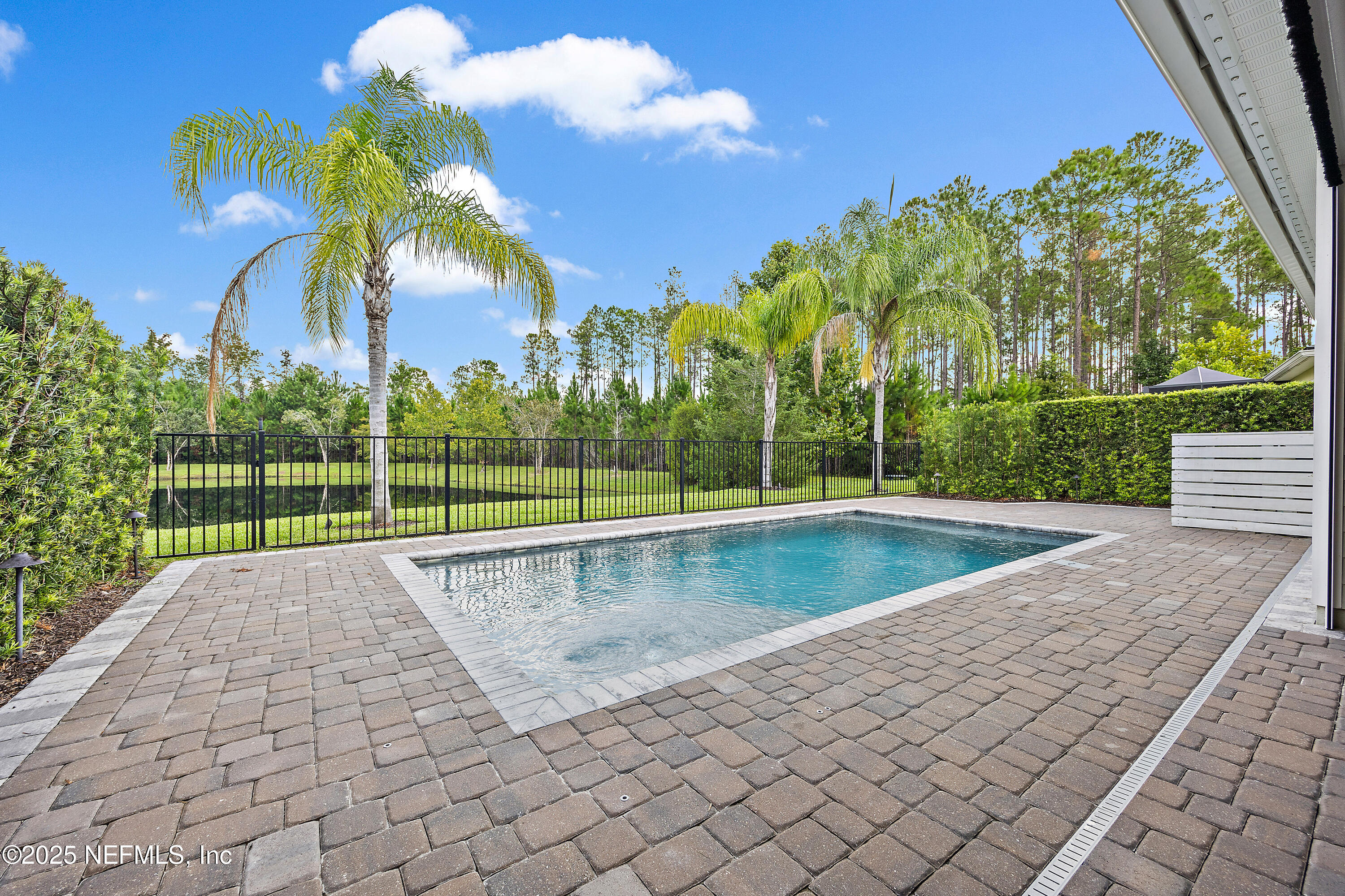 302 FRESHWATER Drive, St. Johns