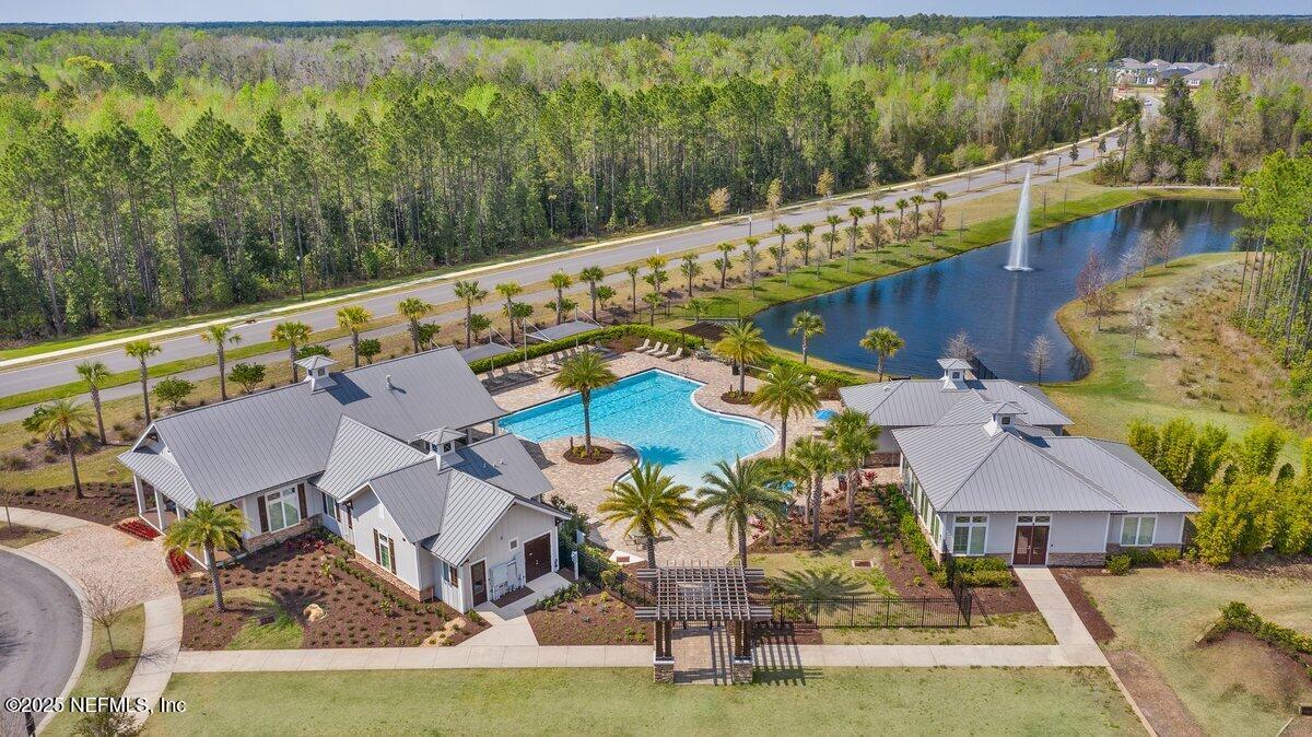 302 FRESHWATER Drive, St. Johns