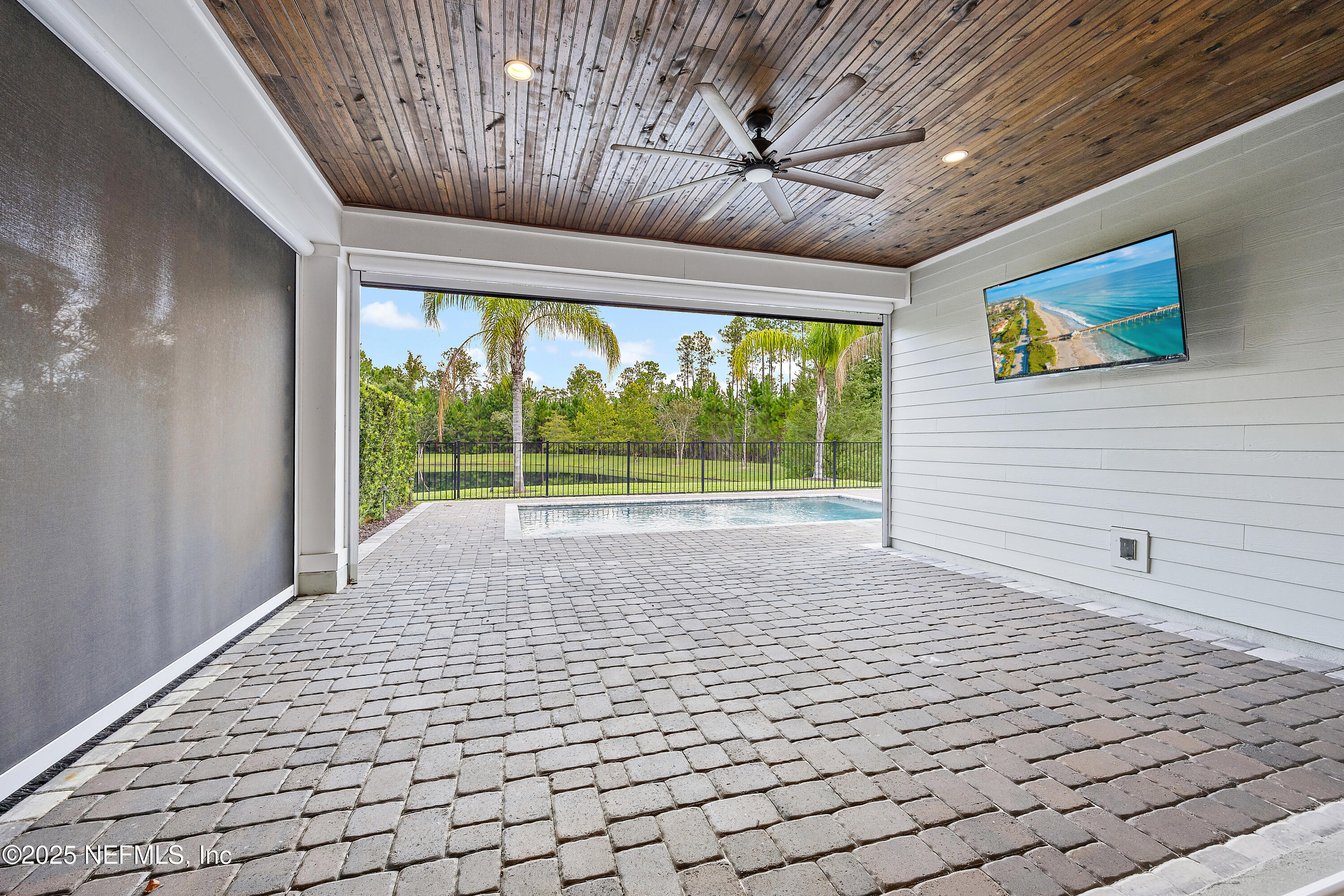 302 FRESHWATER Drive, St. Johns