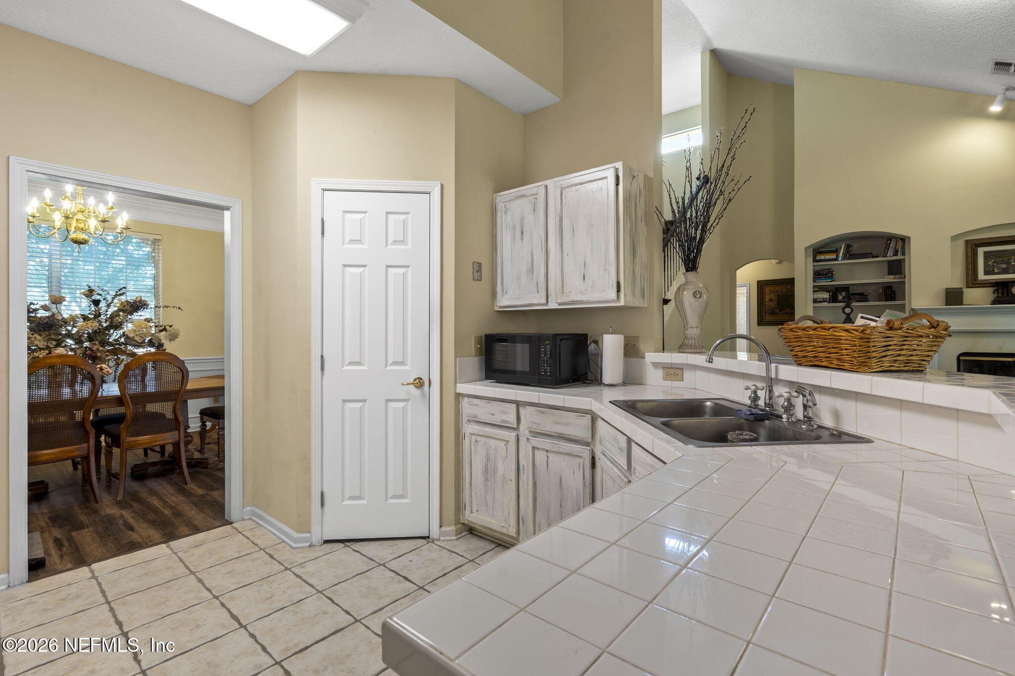 1822 RISING OAKS Drive