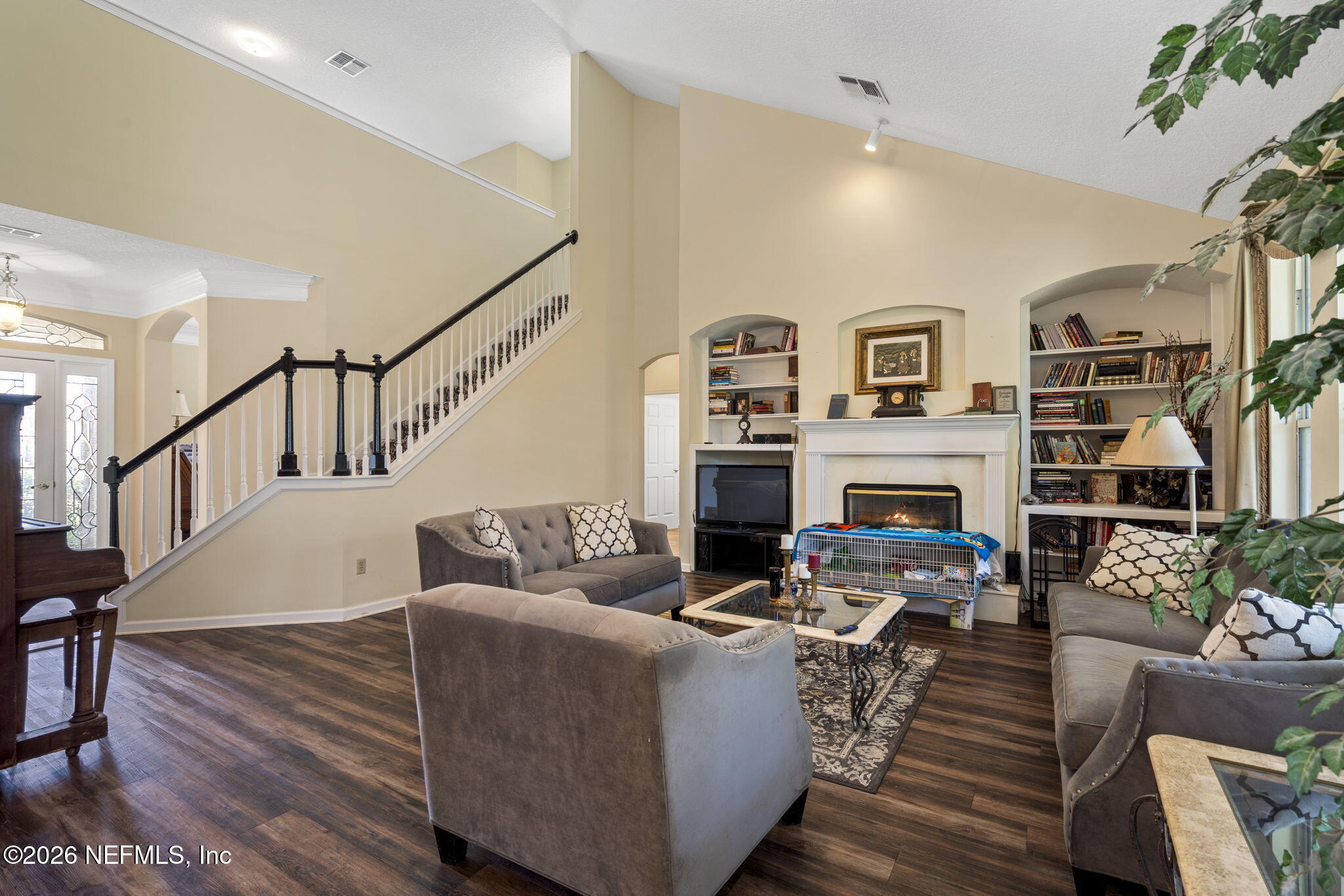 1822 RISING OAKS Drive
