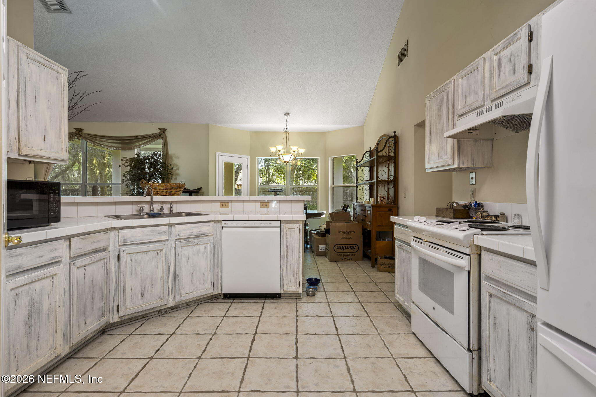 1822 RISING OAKS Drive