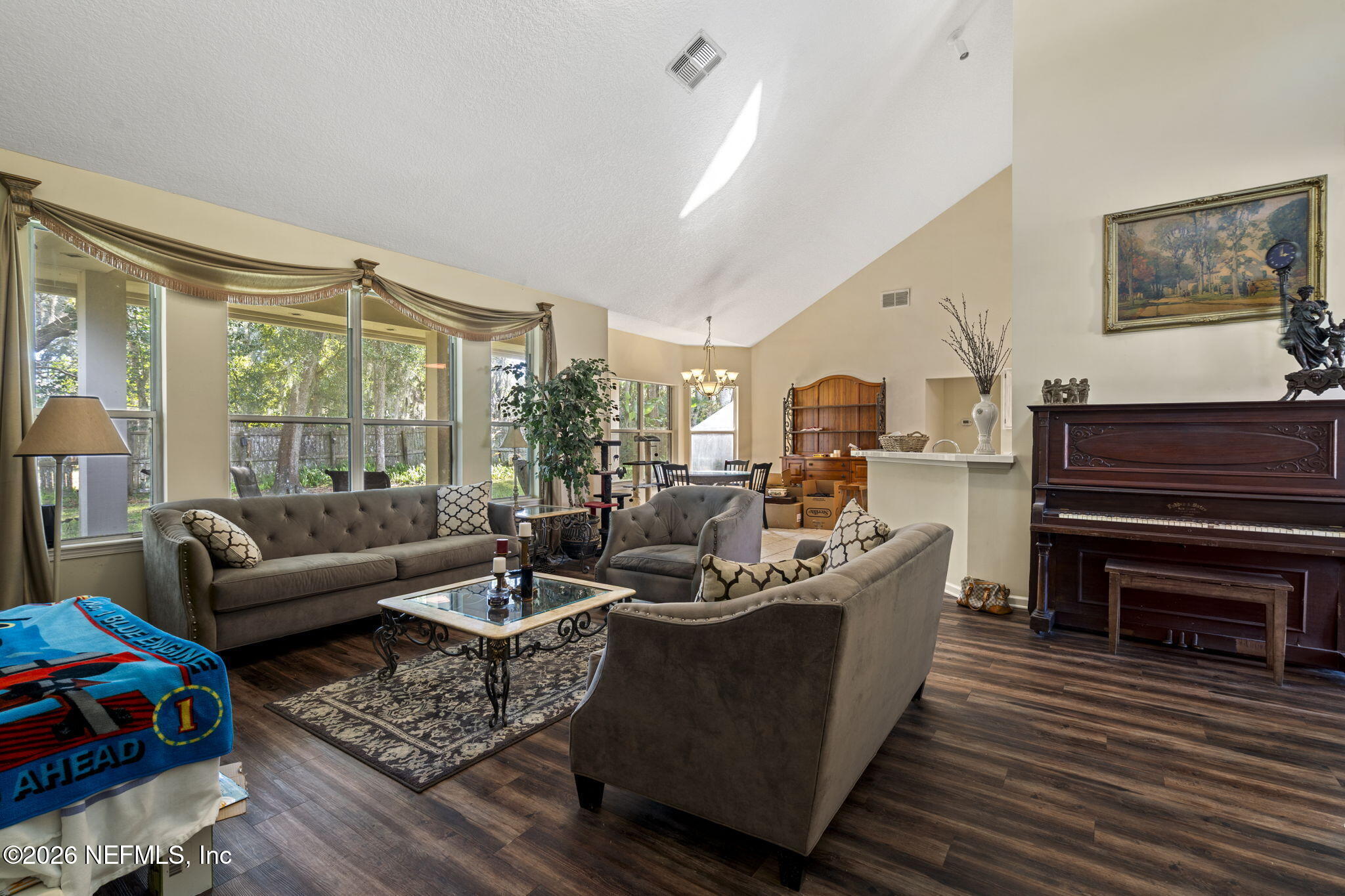 1822 RISING OAKS Drive