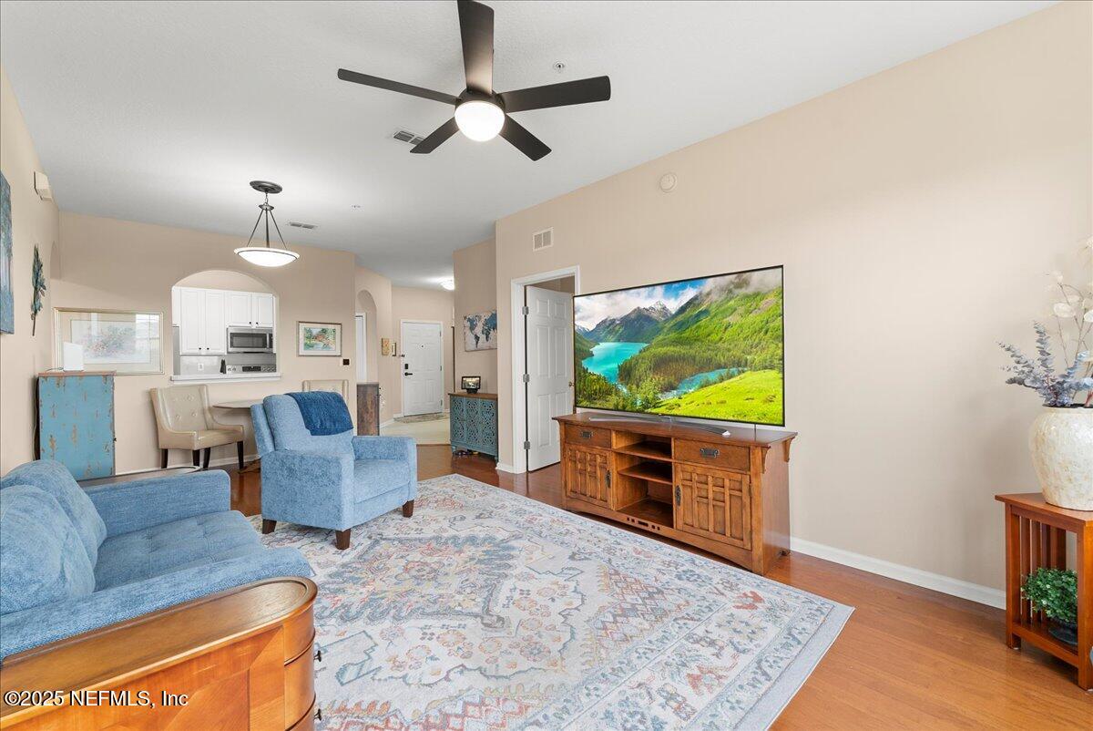 7801 POINT MEADOWS Drive 8404