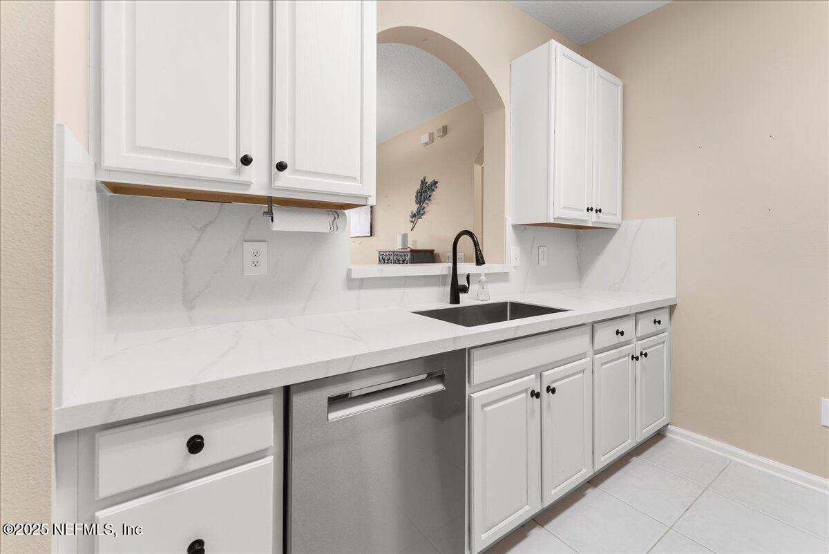 7801 POINT MEADOWS Drive 8404