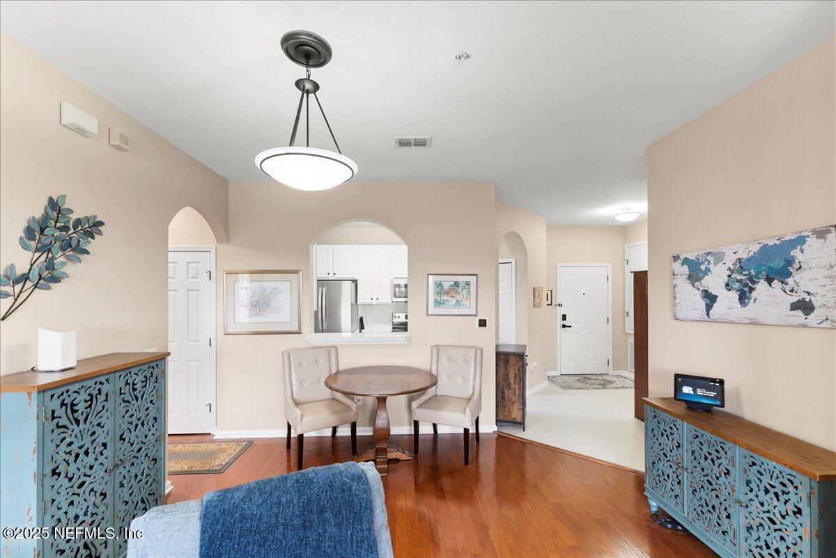 7801 POINT MEADOWS Drive 8404