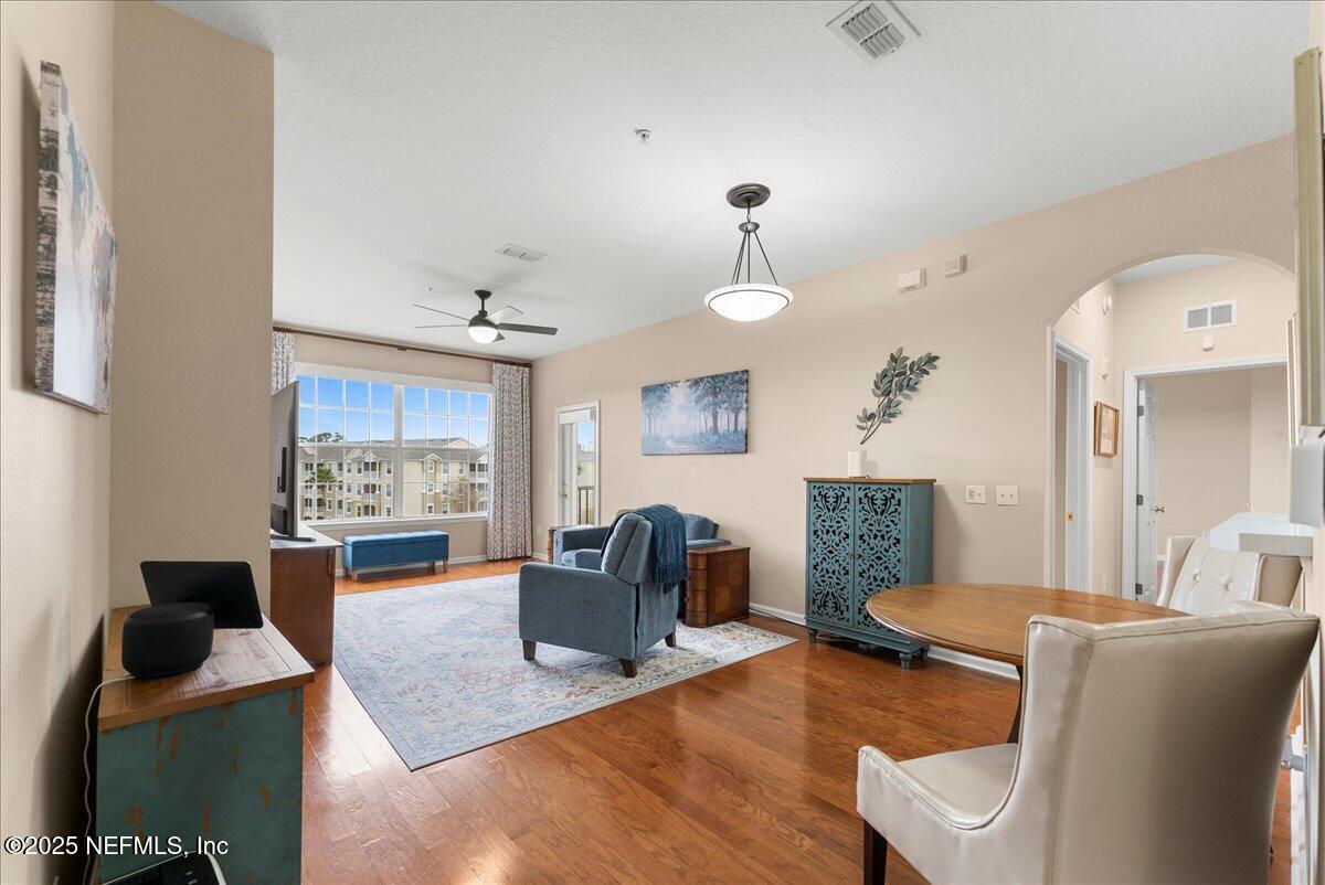 7801 POINT MEADOWS Drive 8404