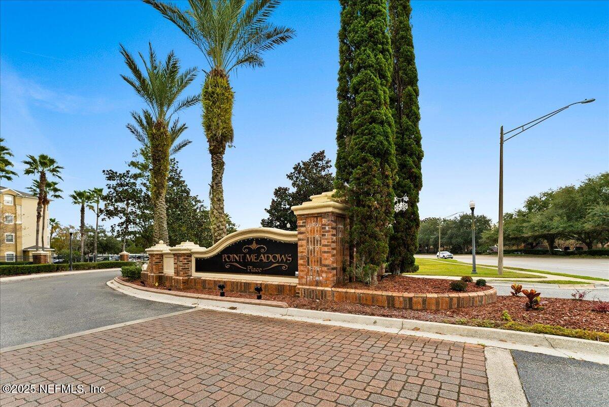 7801 POINT MEADOWS Drive 8404