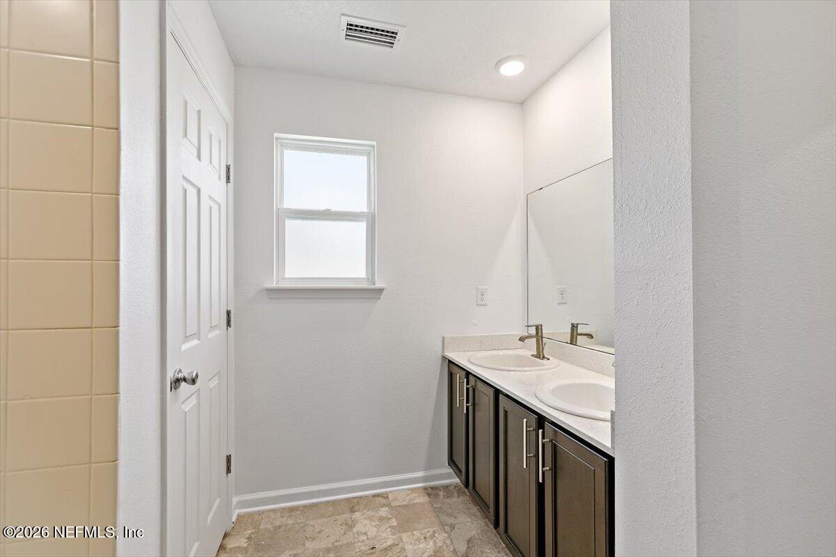 11176 GWEN Lane