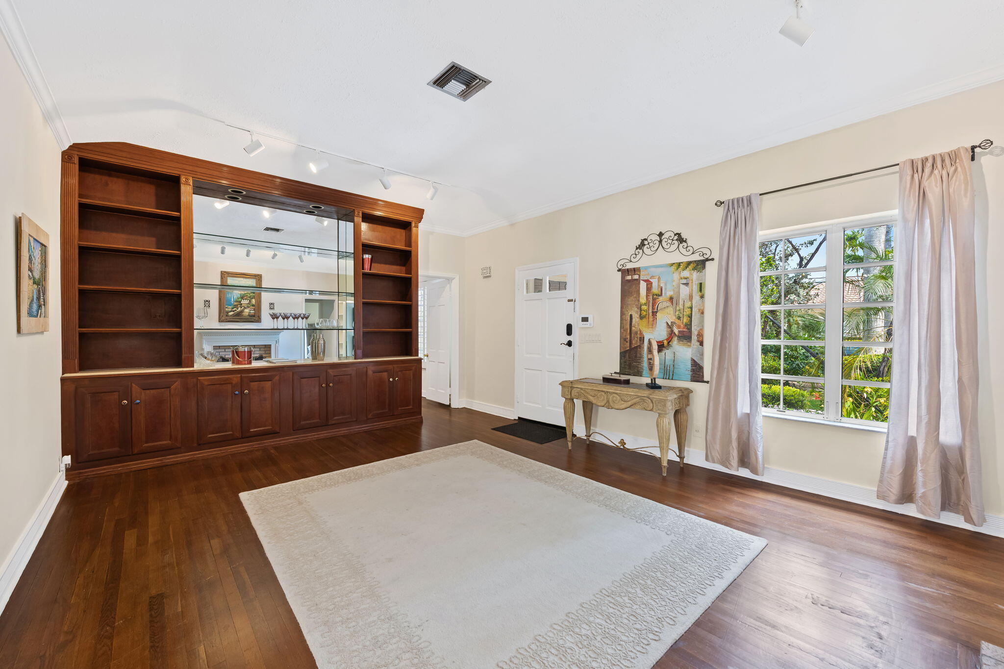 2400 Delmar Place