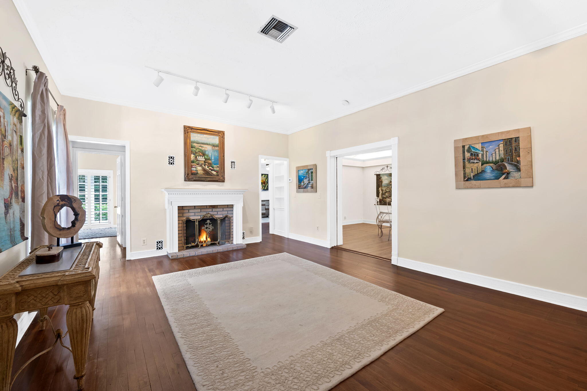 2400 Delmar Place