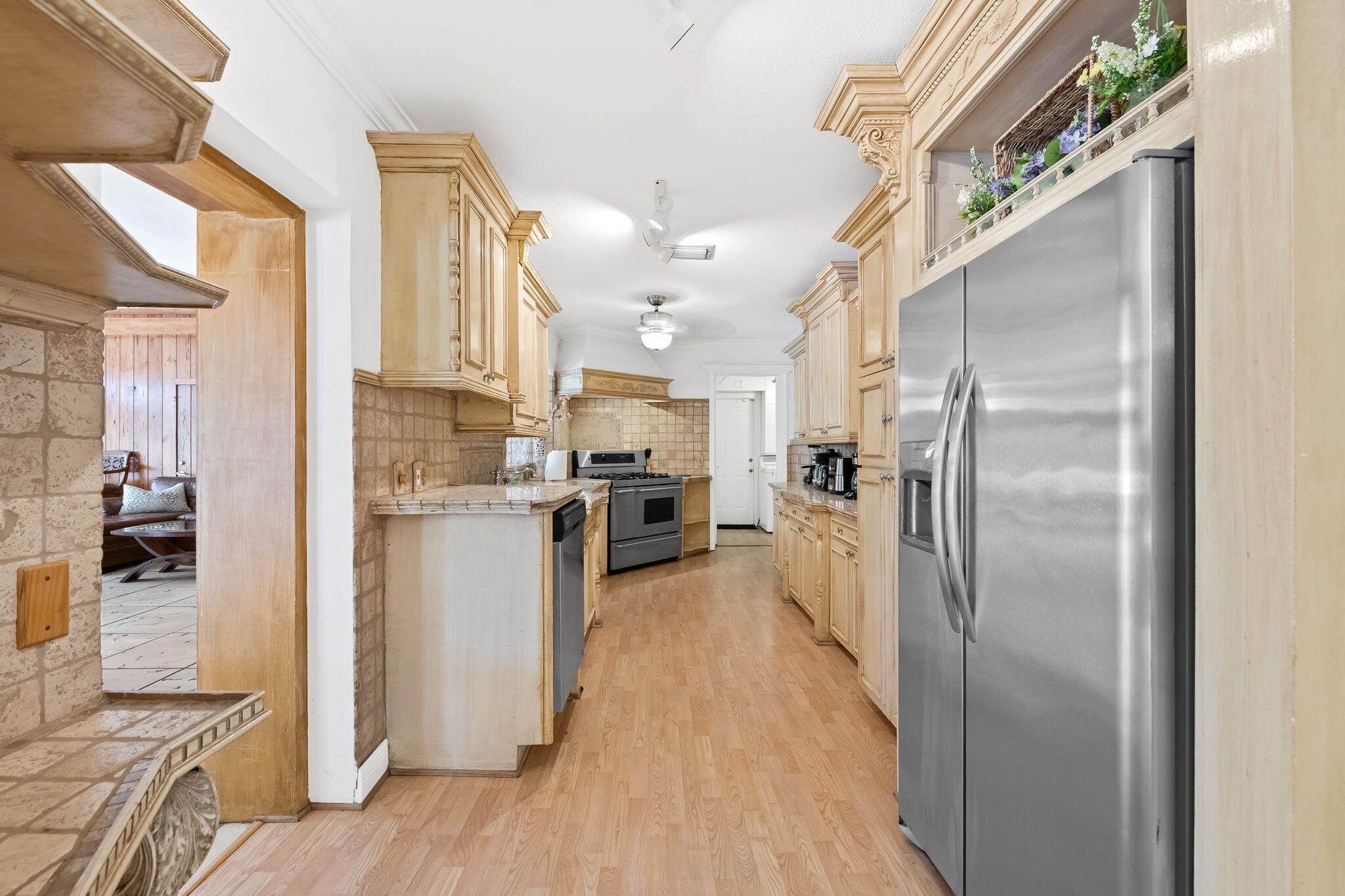 2400 Delmar Place