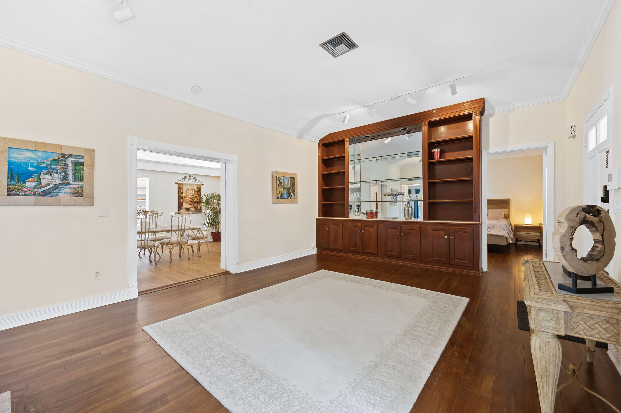 2400 Delmar Place