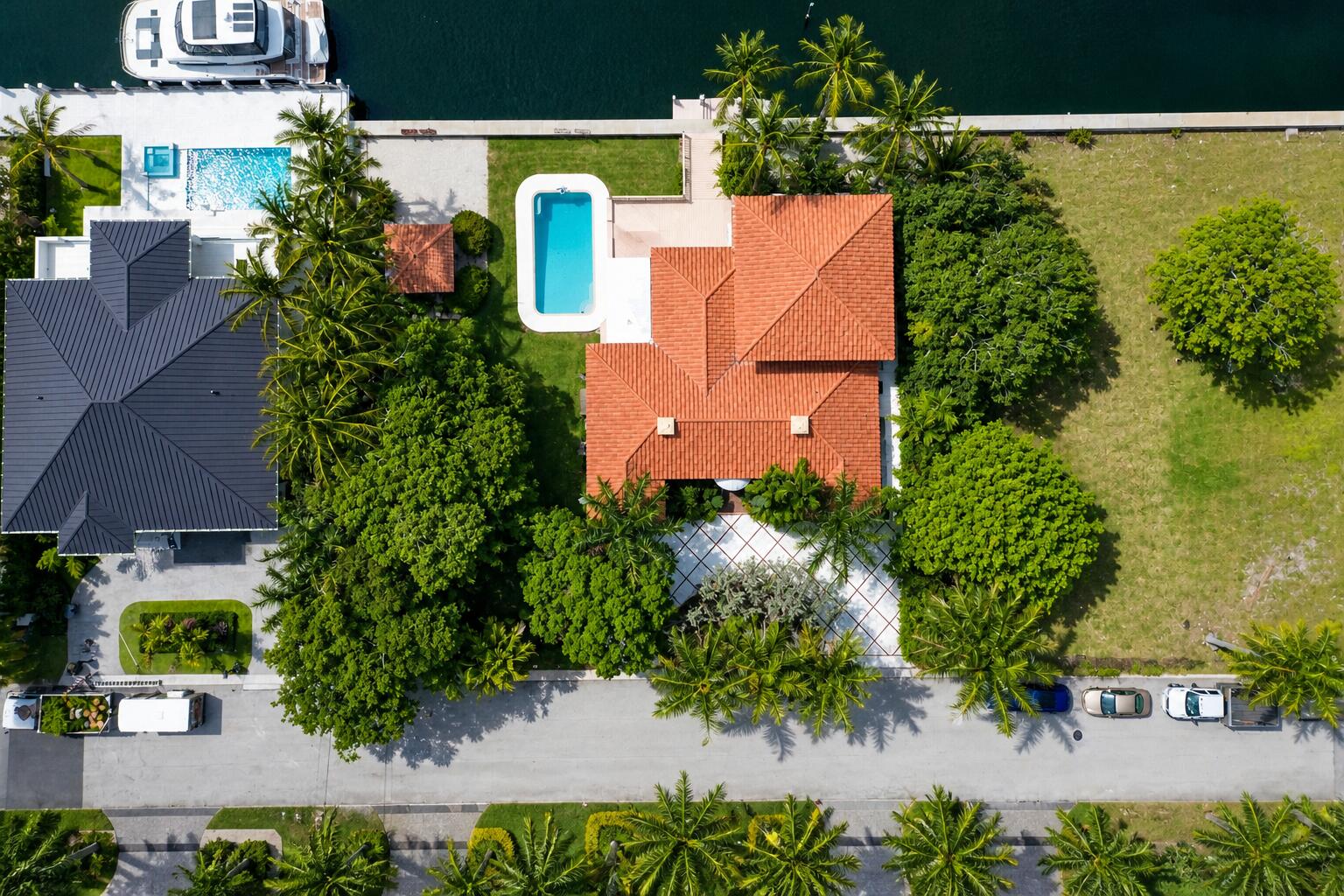 2400 Delmar Place