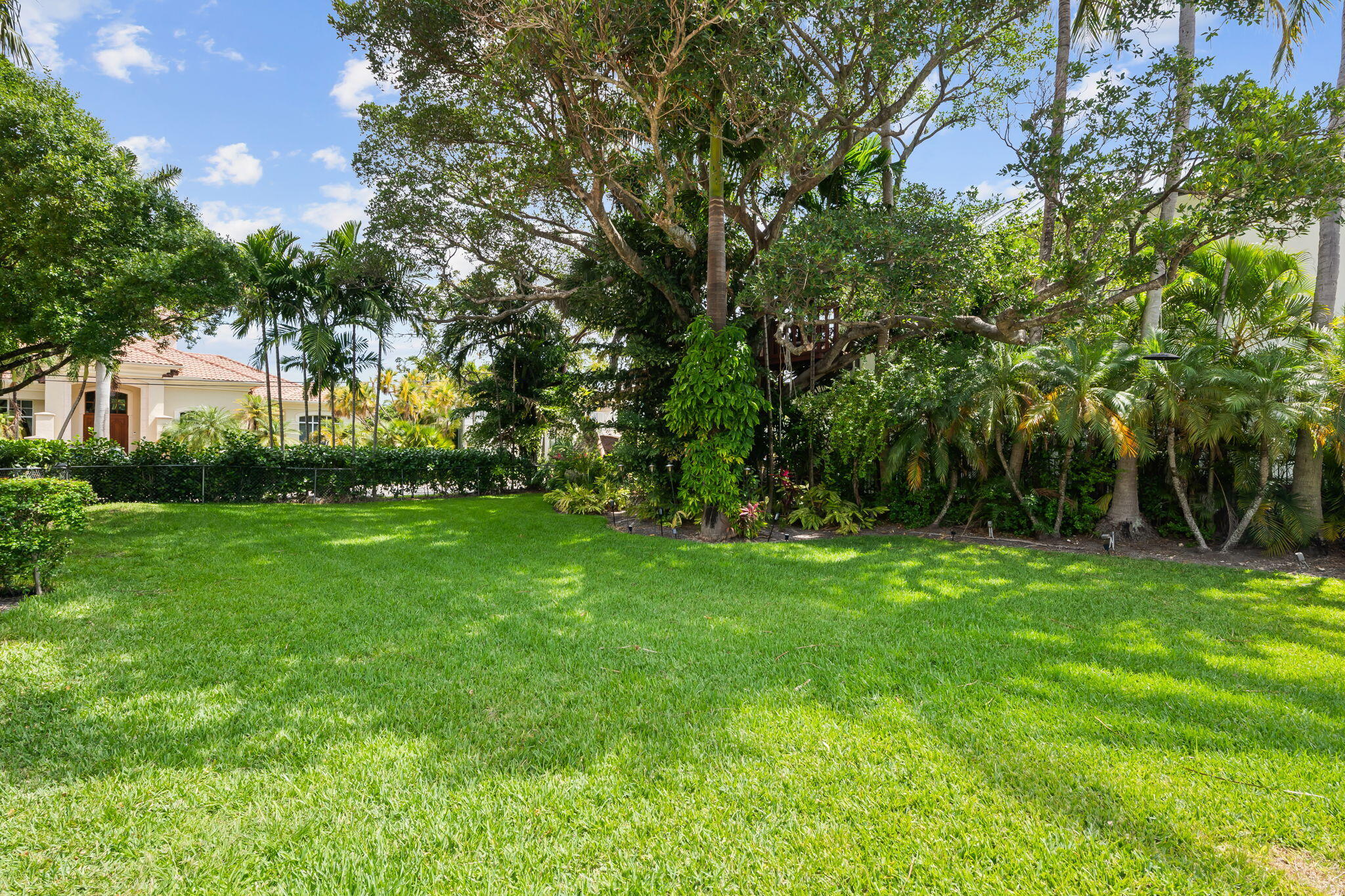 2400 Delmar Place