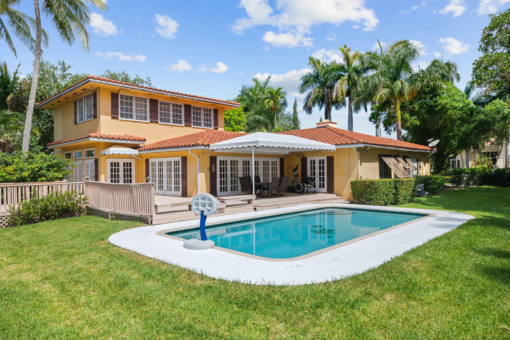 2400 Delmar Place