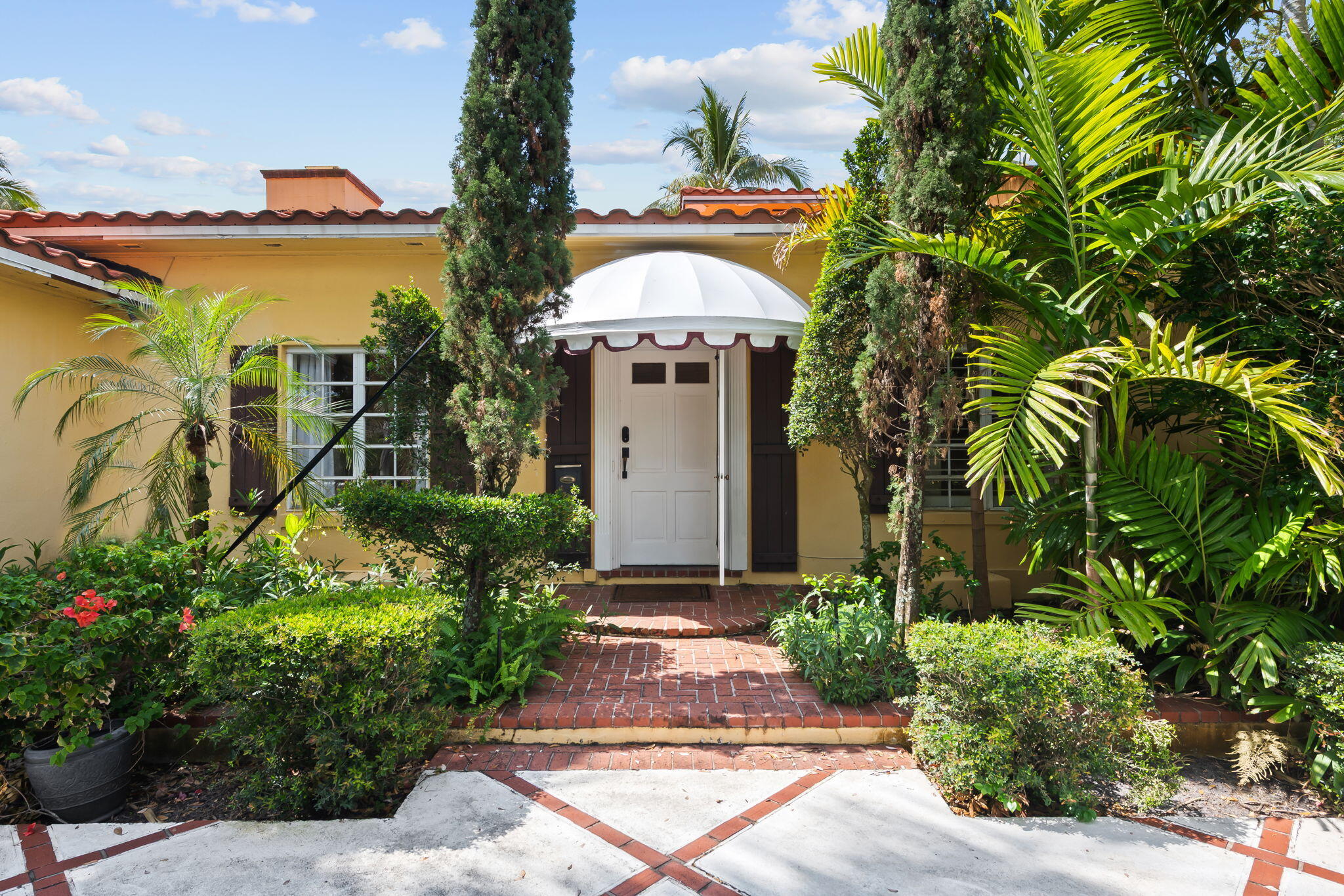2400 Delmar Place