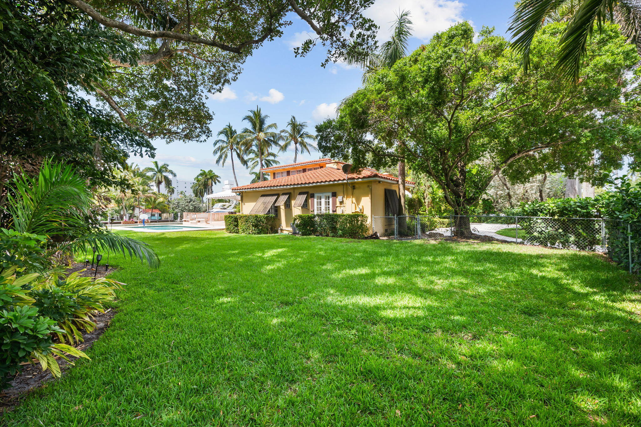 2400 Delmar Place