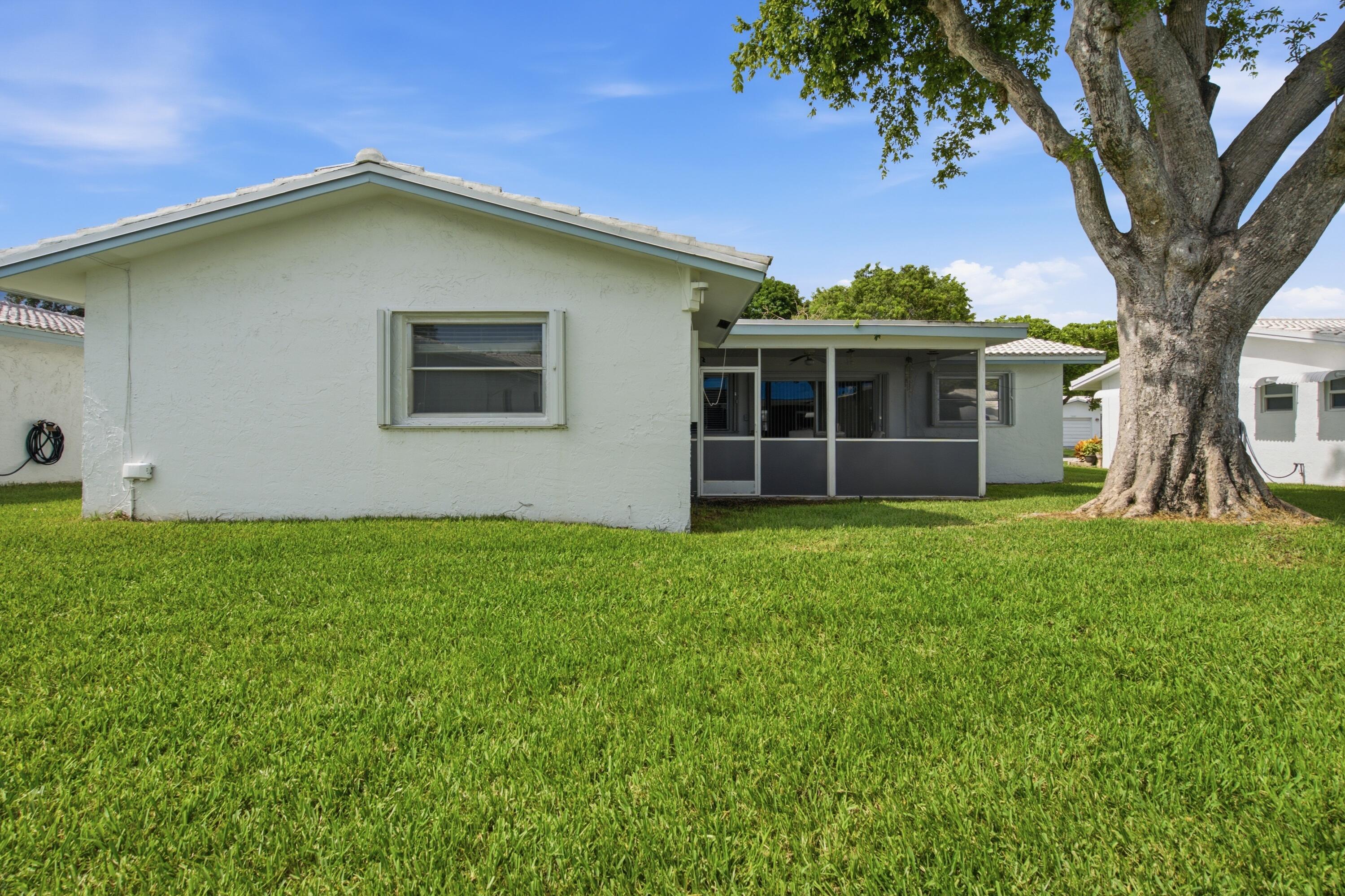 8212 NW 12th Court