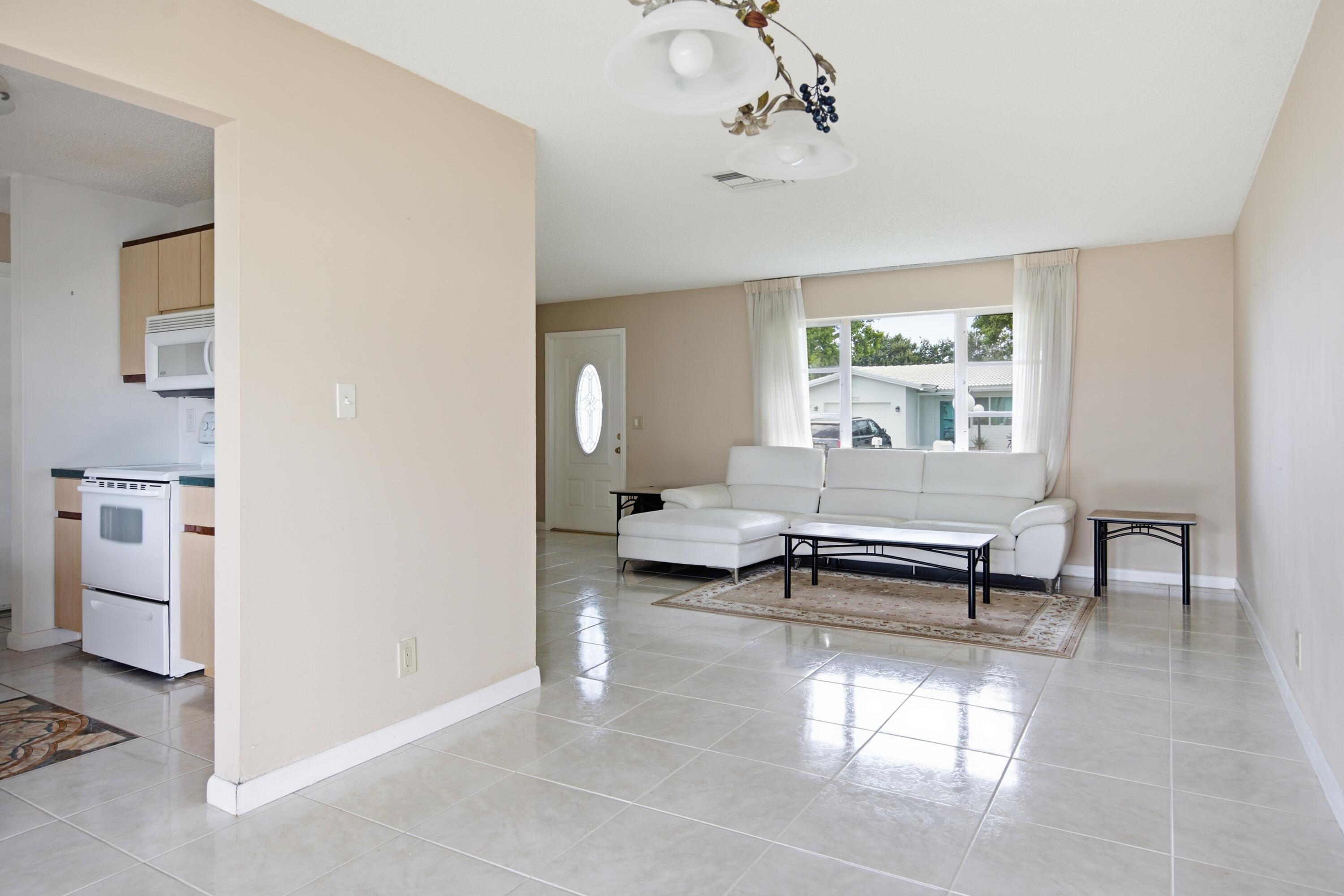 8212 NW 12th Court