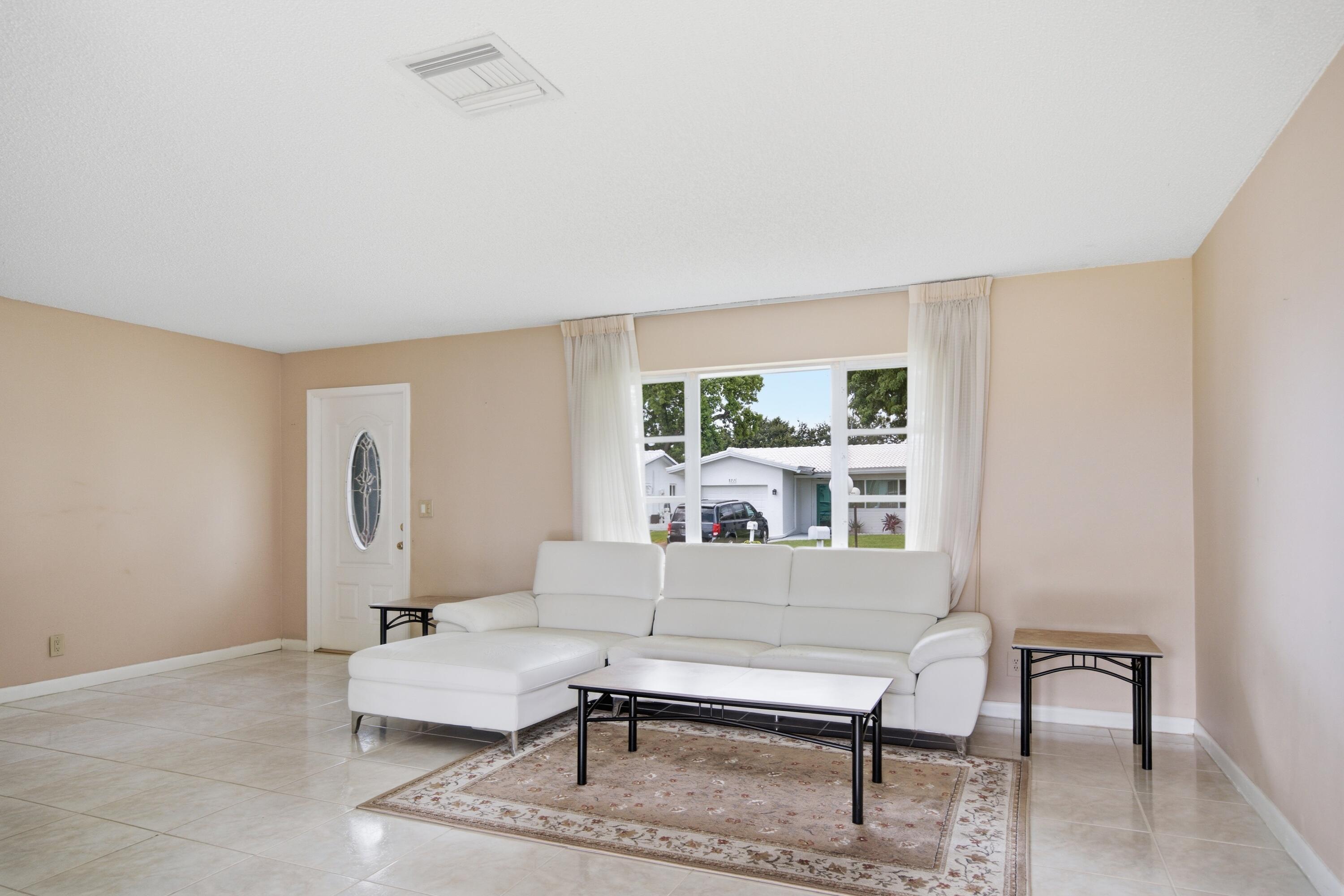 8212 NW 12th Court