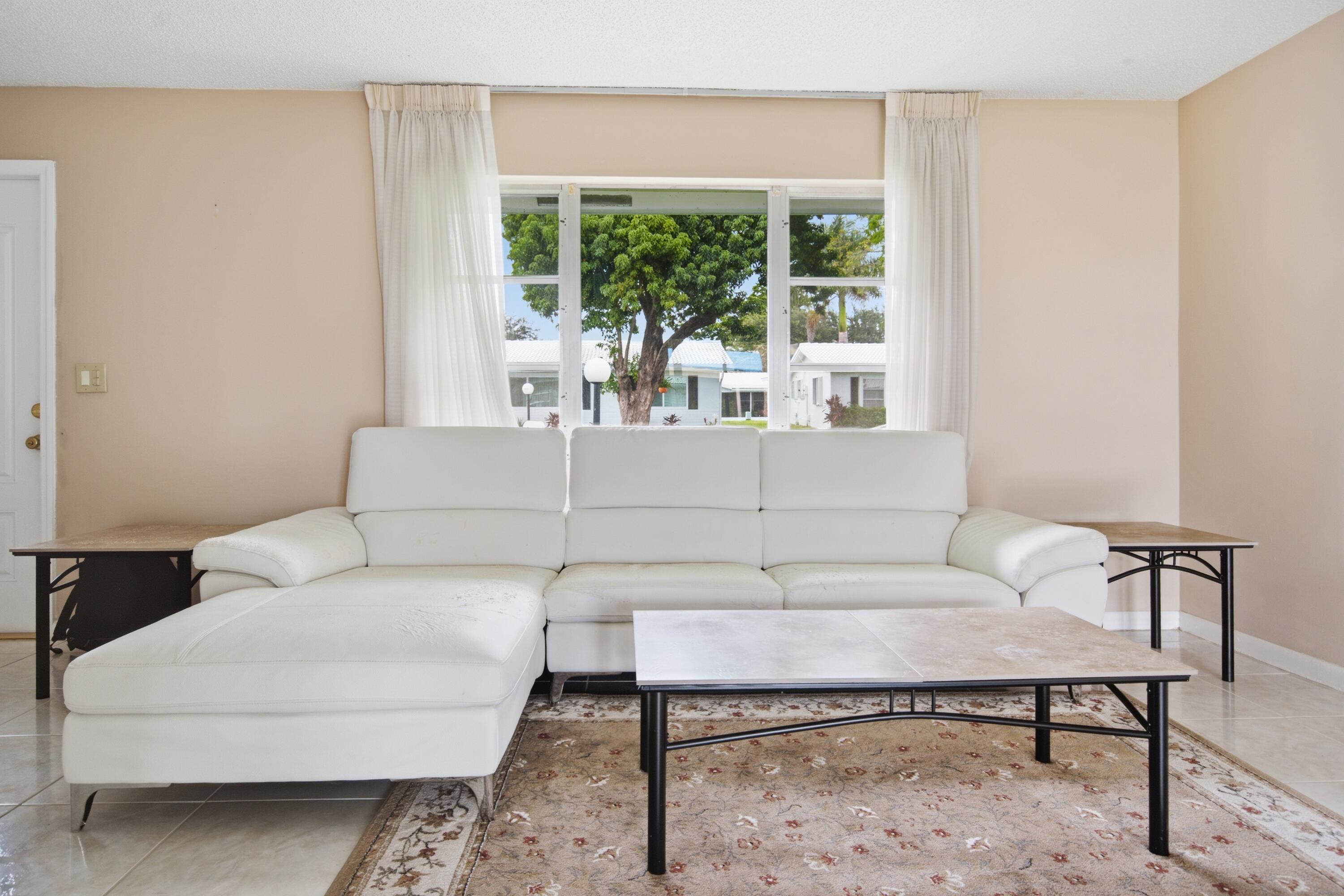 8212 NW 12th Court