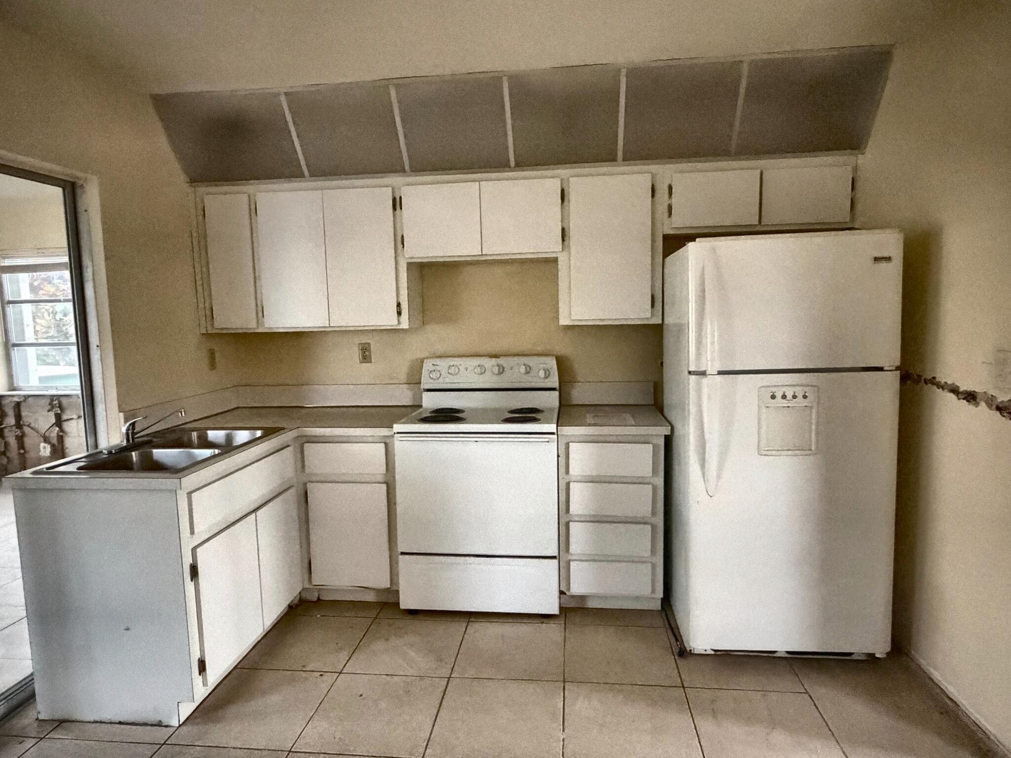 5718 NW 86TH Terrace