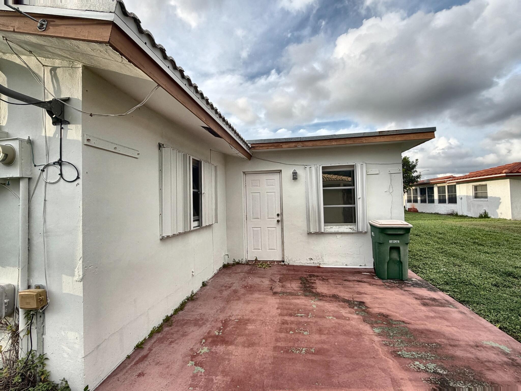 5718 NW 86TH Terrace