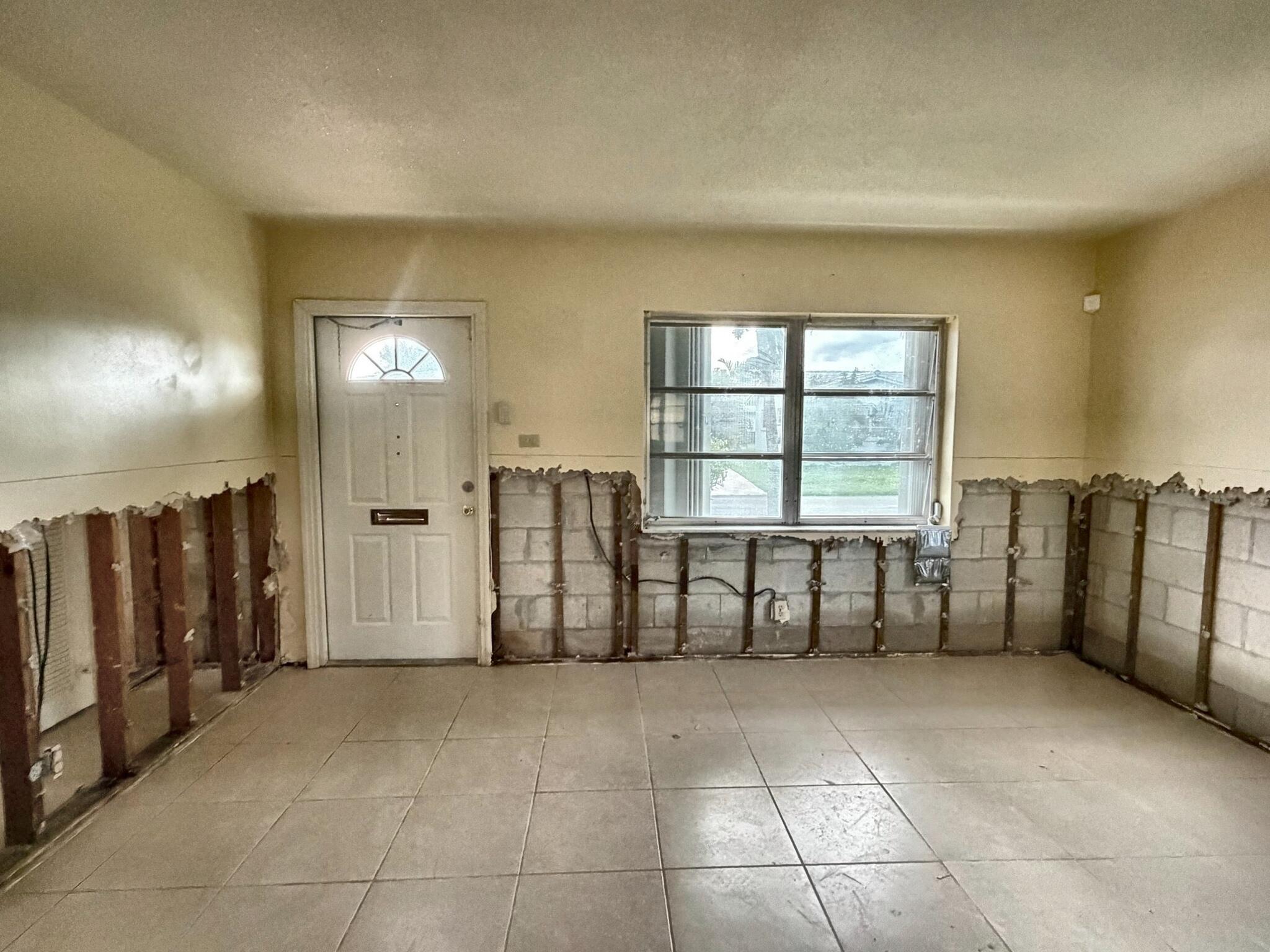 5718 NW 86TH Terrace