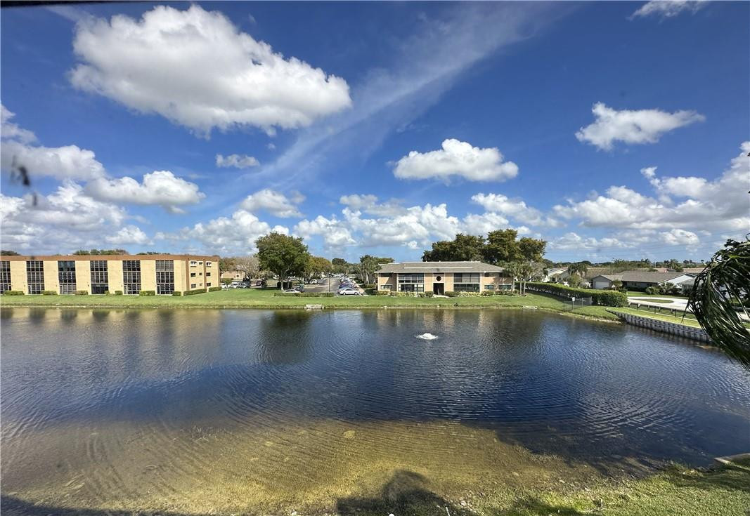 10350 E Clairmont Cir 312