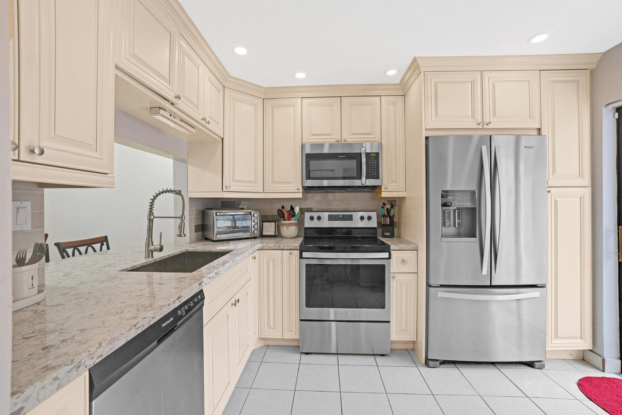 9268 Wedgewood Dr D-14