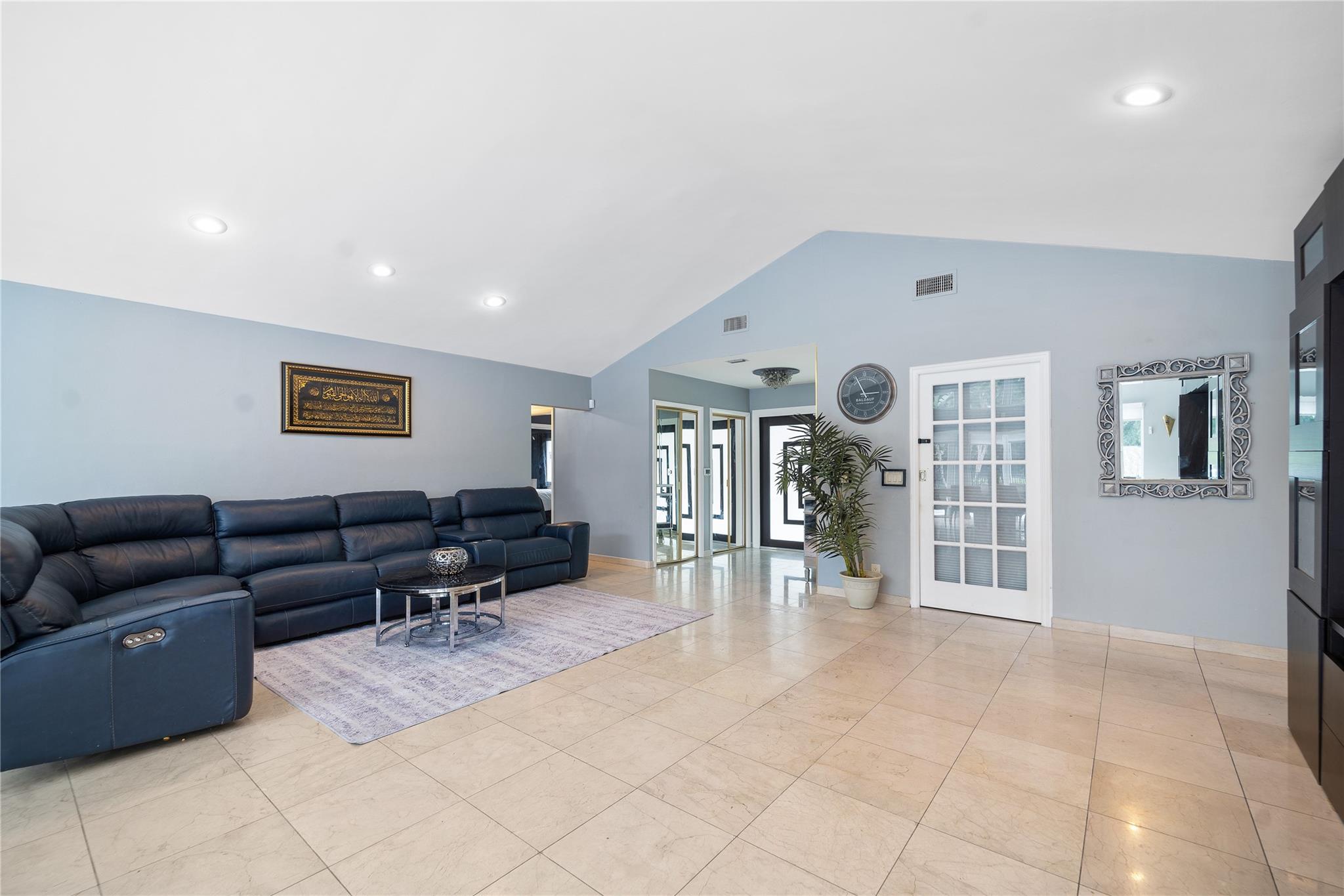5903 Breadfruit Cir