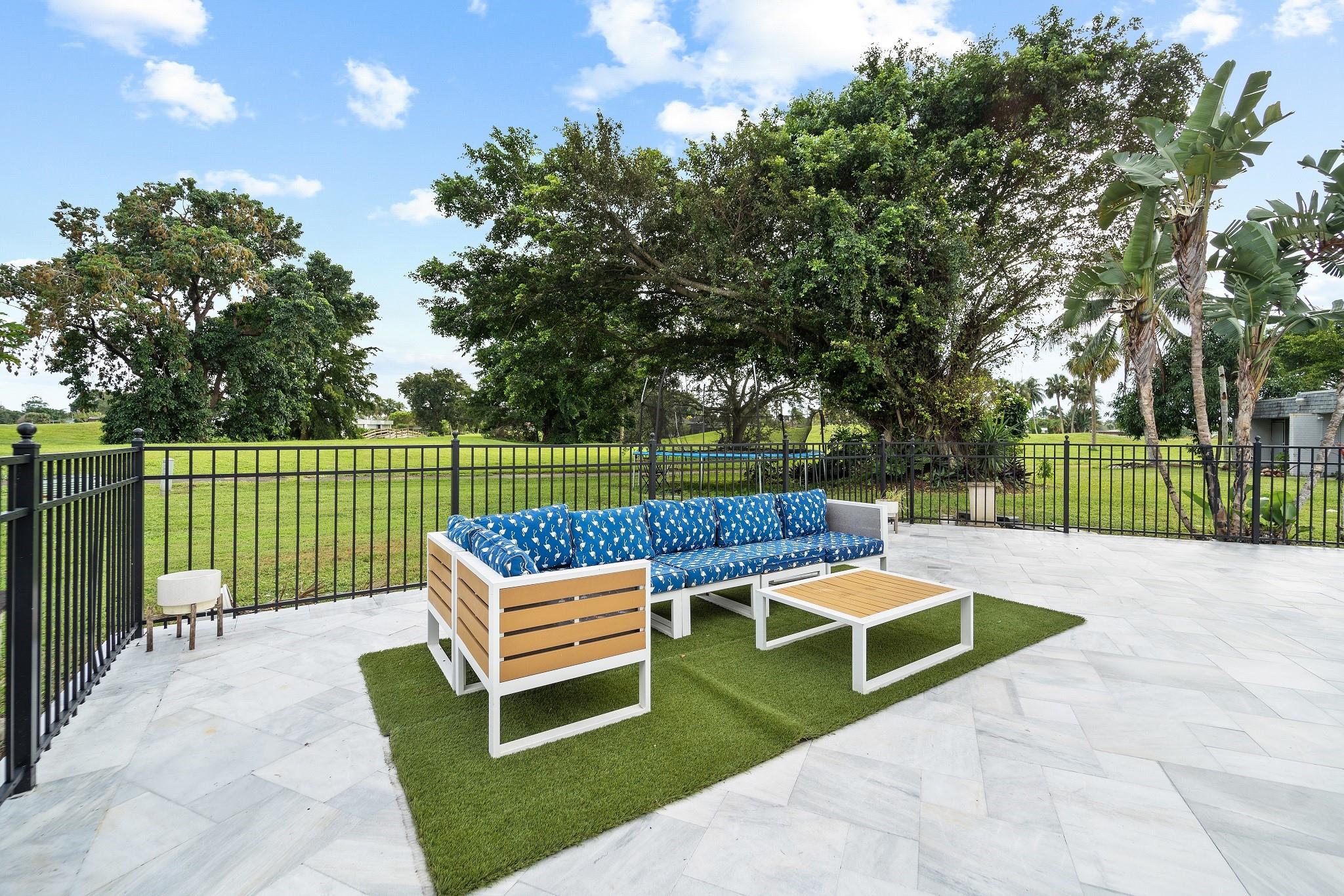 5903 Breadfruit Cir