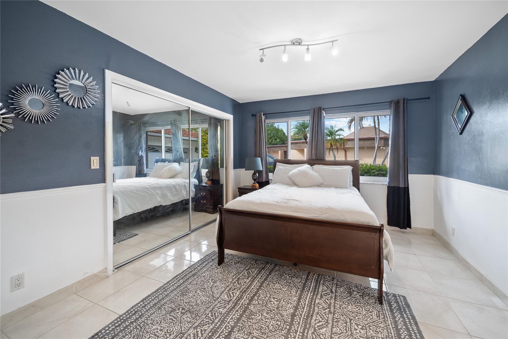 5903 Breadfruit Cir