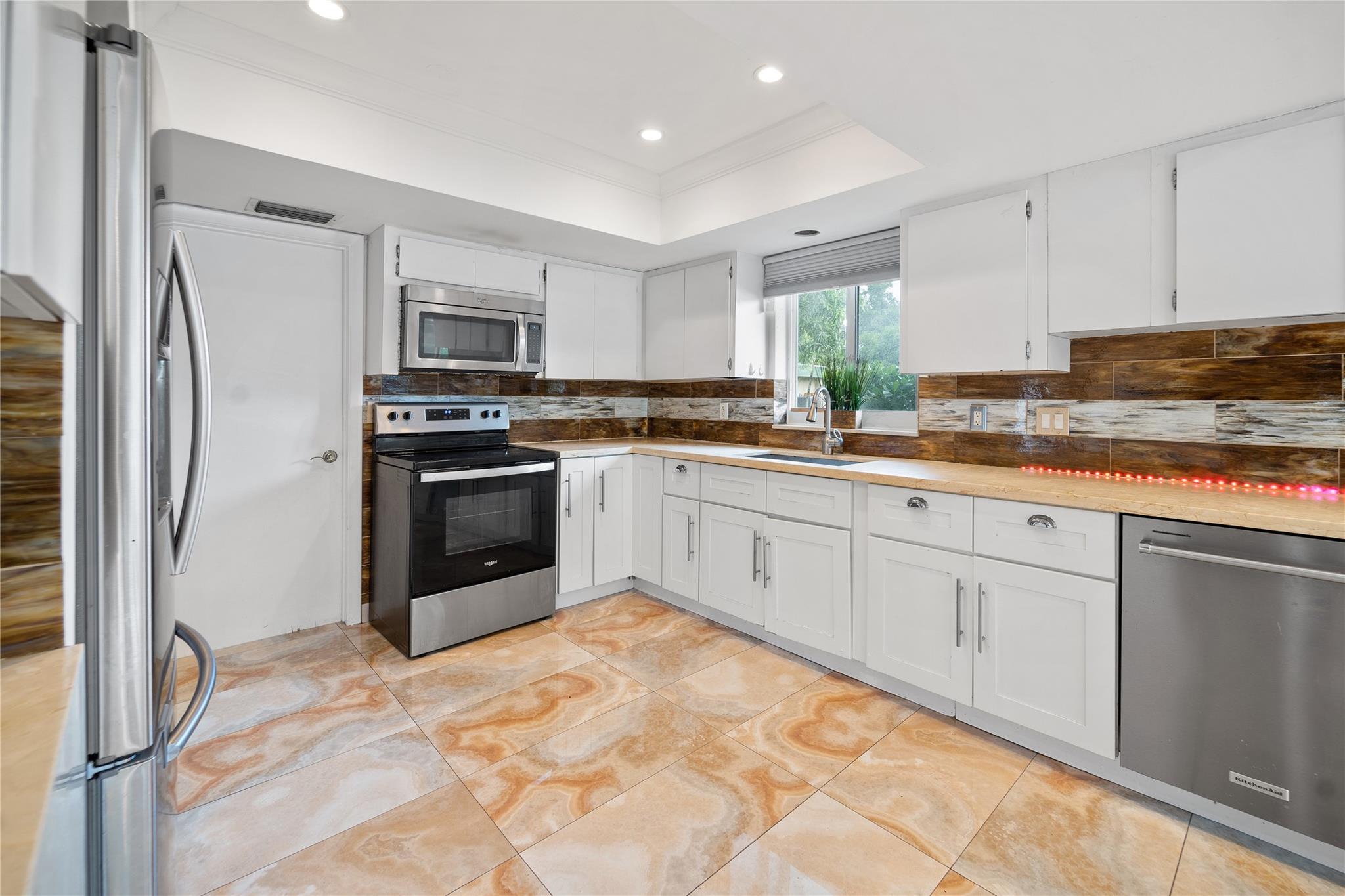 5903 Breadfruit Cir