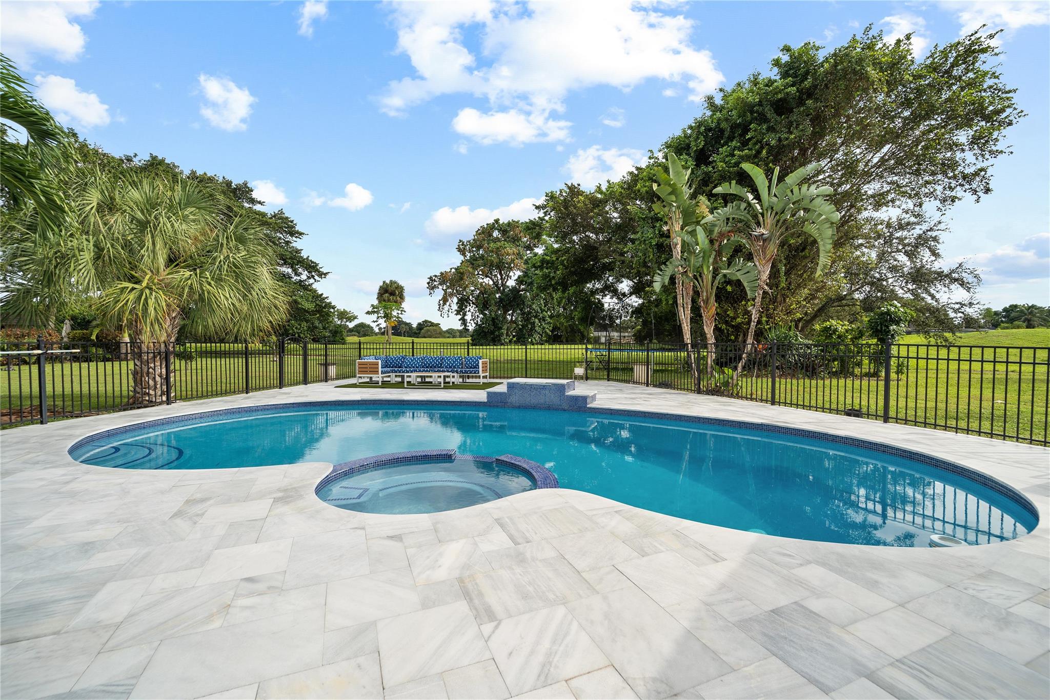 5903 Breadfruit Cir