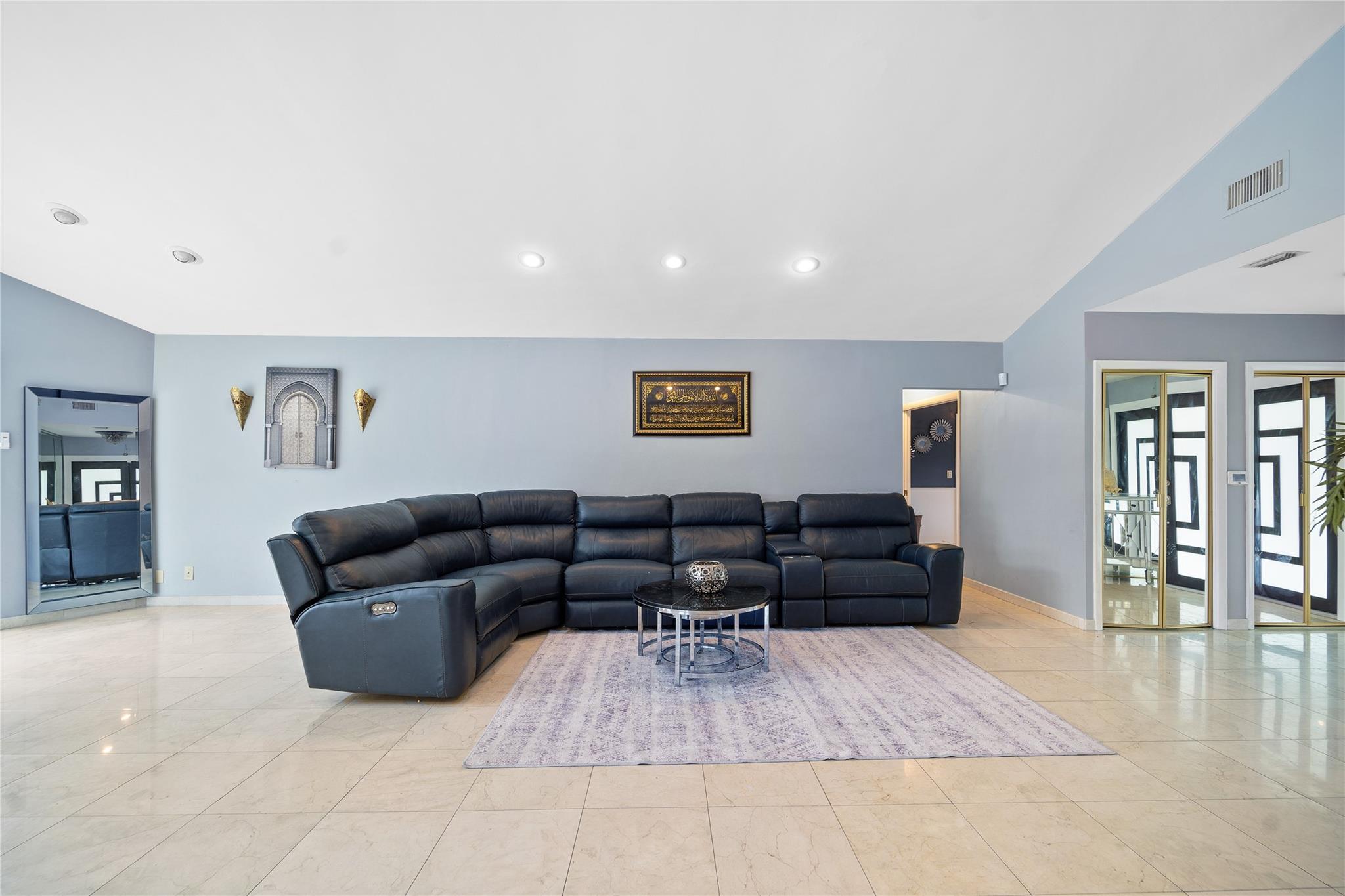 5903 Breadfruit Cir