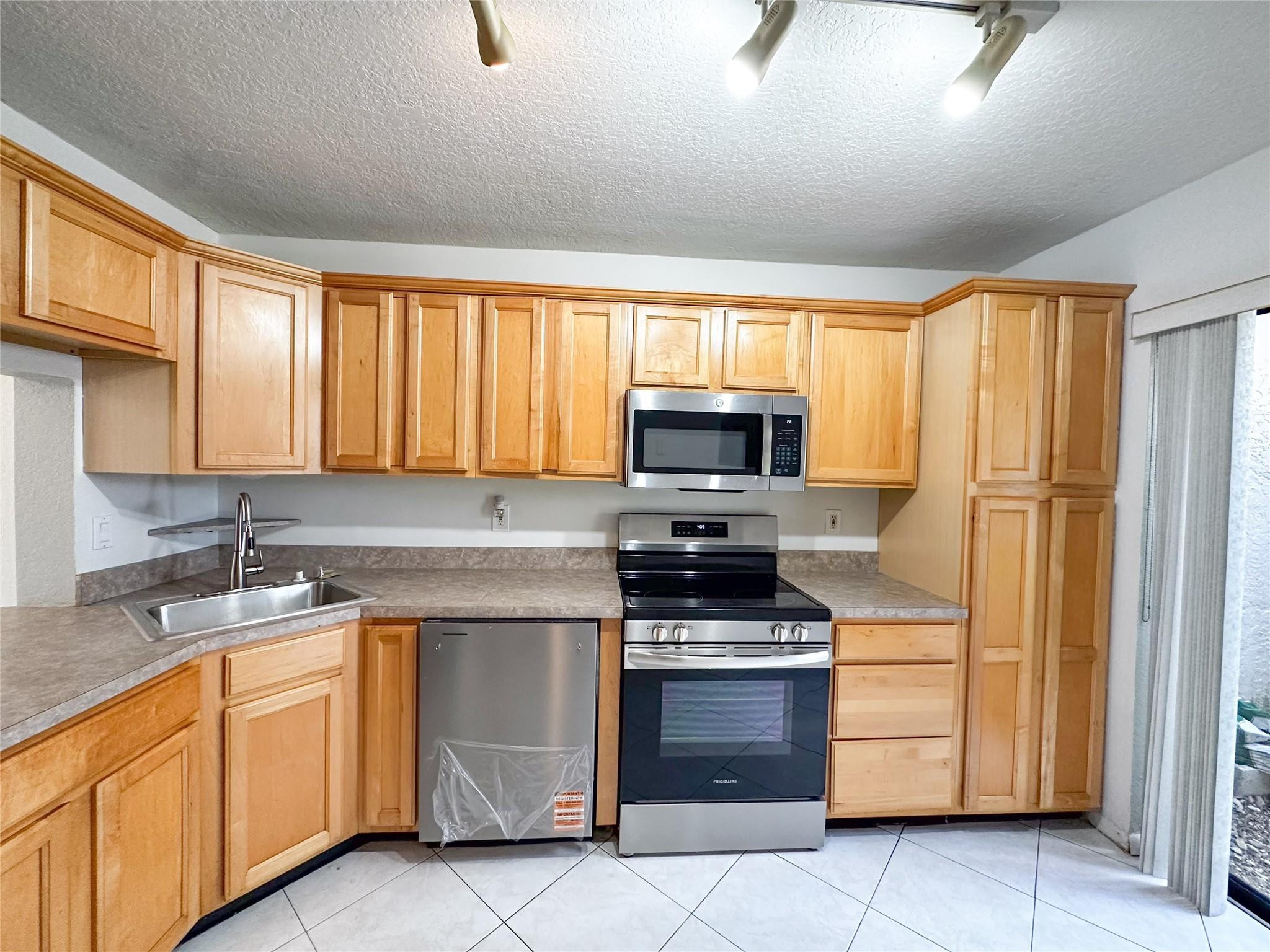 4322 N CARAMBOLA CIR N 4322