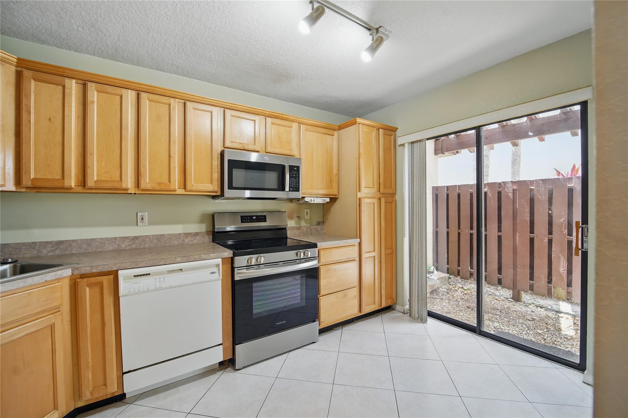 4322 N CARAMBOLA CIR N 4322