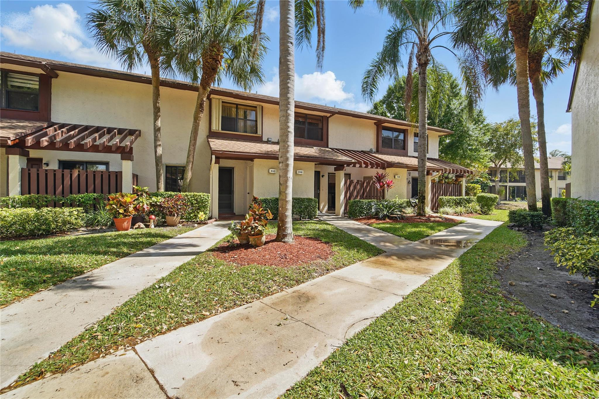 4322 N CARAMBOLA CIR N 4322