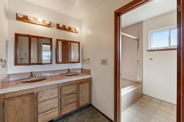 5677 Cloverdale Road