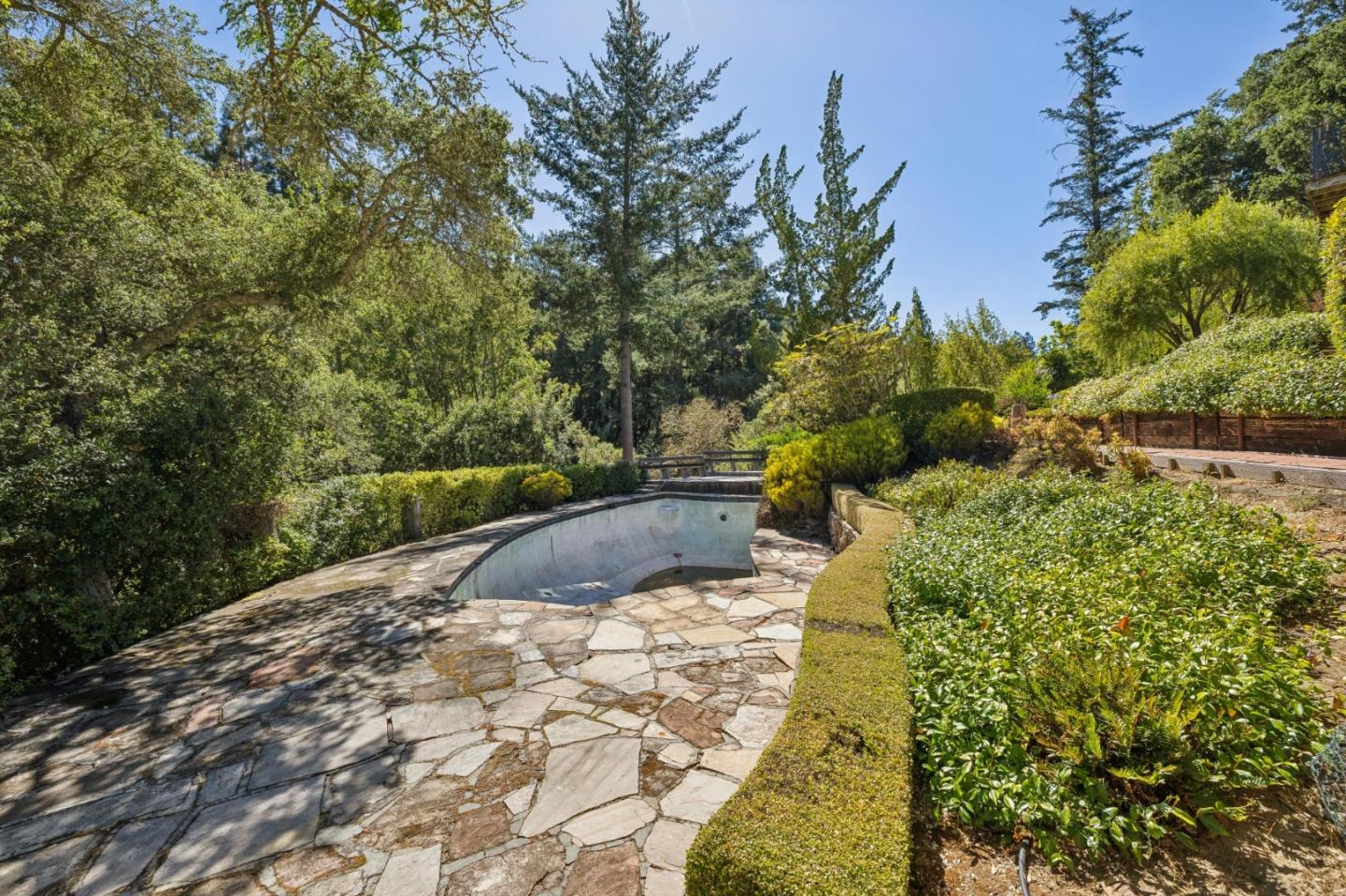 496 Raymundo DR