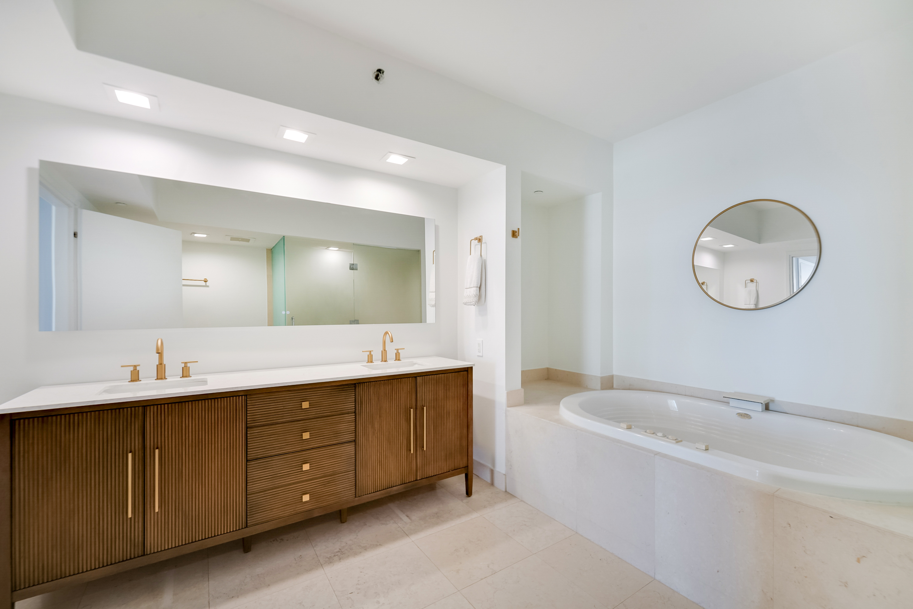 450 Alton Rd Unit# 906