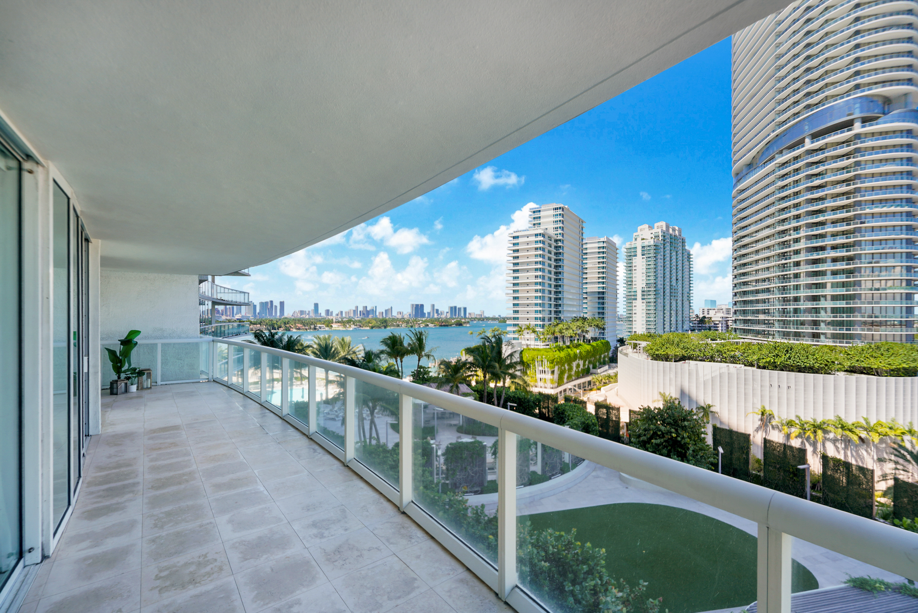 450 Alton Rd Unit# 906