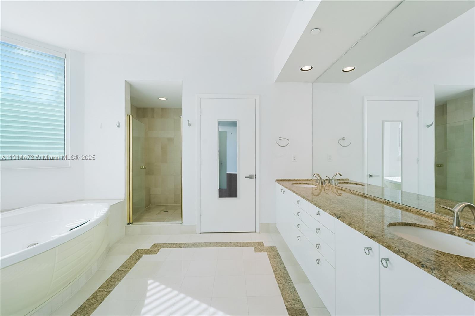 300 S Pointe Dr # 405