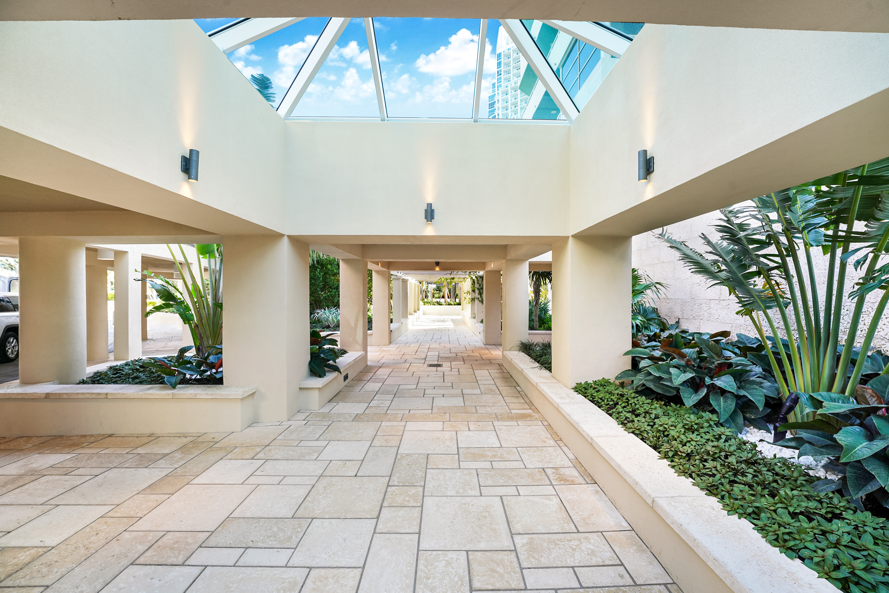 300 S Pointe Dr Unit# 405