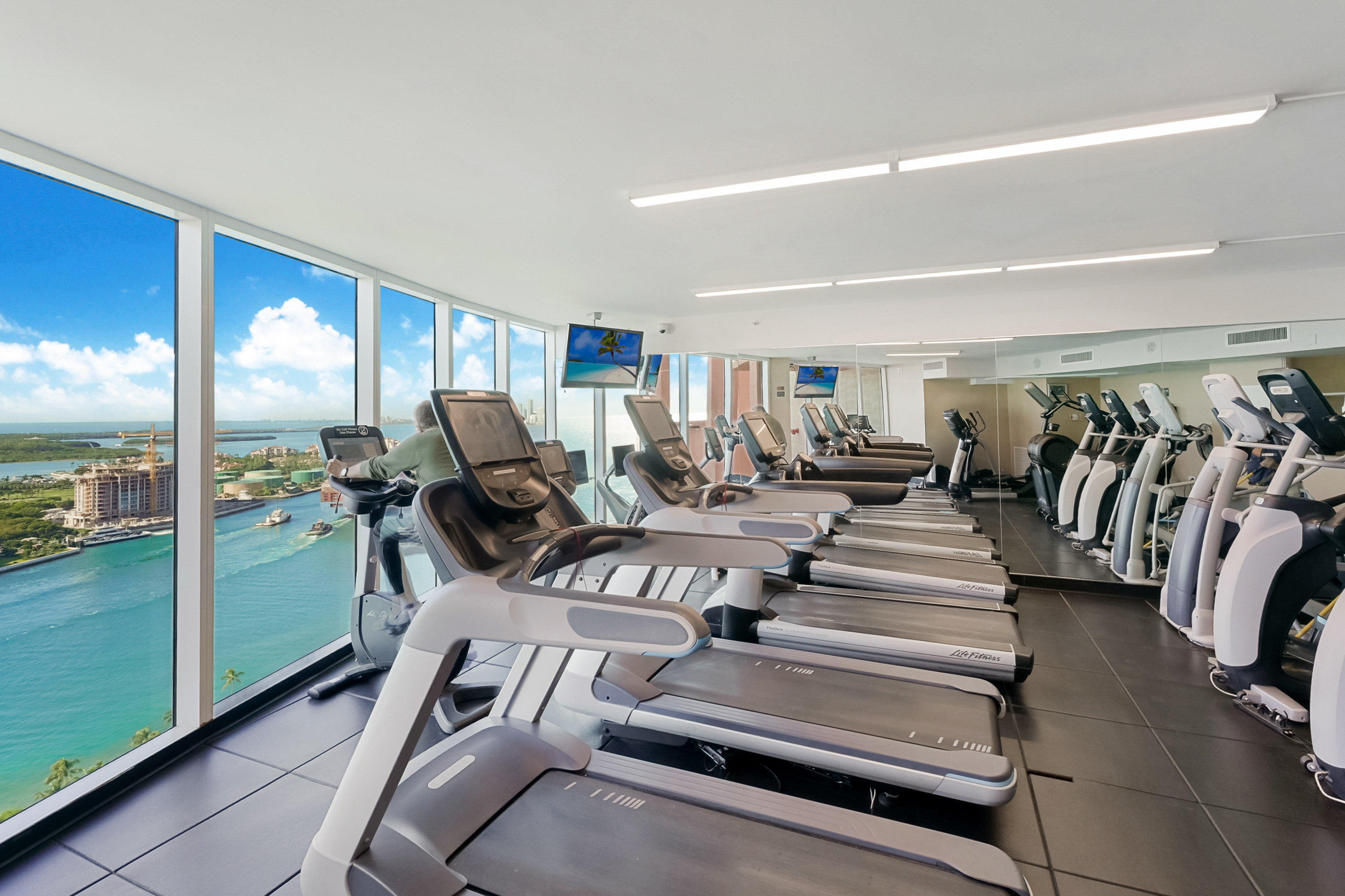 300 S Pointe Dr Unit# 405